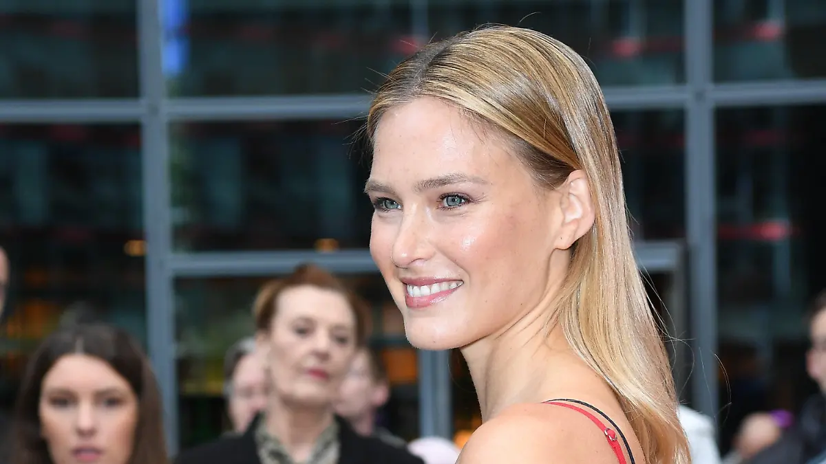 ARCHIV - 23.05.2019, Berlin: Das israelische Supermodel Bar Refaeli kommt zum Mazda Spring Cocktail. Refaeli erwartet einen Jungen. Die Schwangerschaft sei allerdings nicht geplant gewesen, sagte die 34-Jährige einem Unterhaltungsmagazin der Zeitung «Jediot Achronot» am 09.08.2019. (zu dpa "Supermodel Refaeli erwartet Jungen - Schwangerschaft ungeplant") Foto: Britta Pedersen/dpa-Zentralbild/dpa +++ dpa-Bildfunk +++