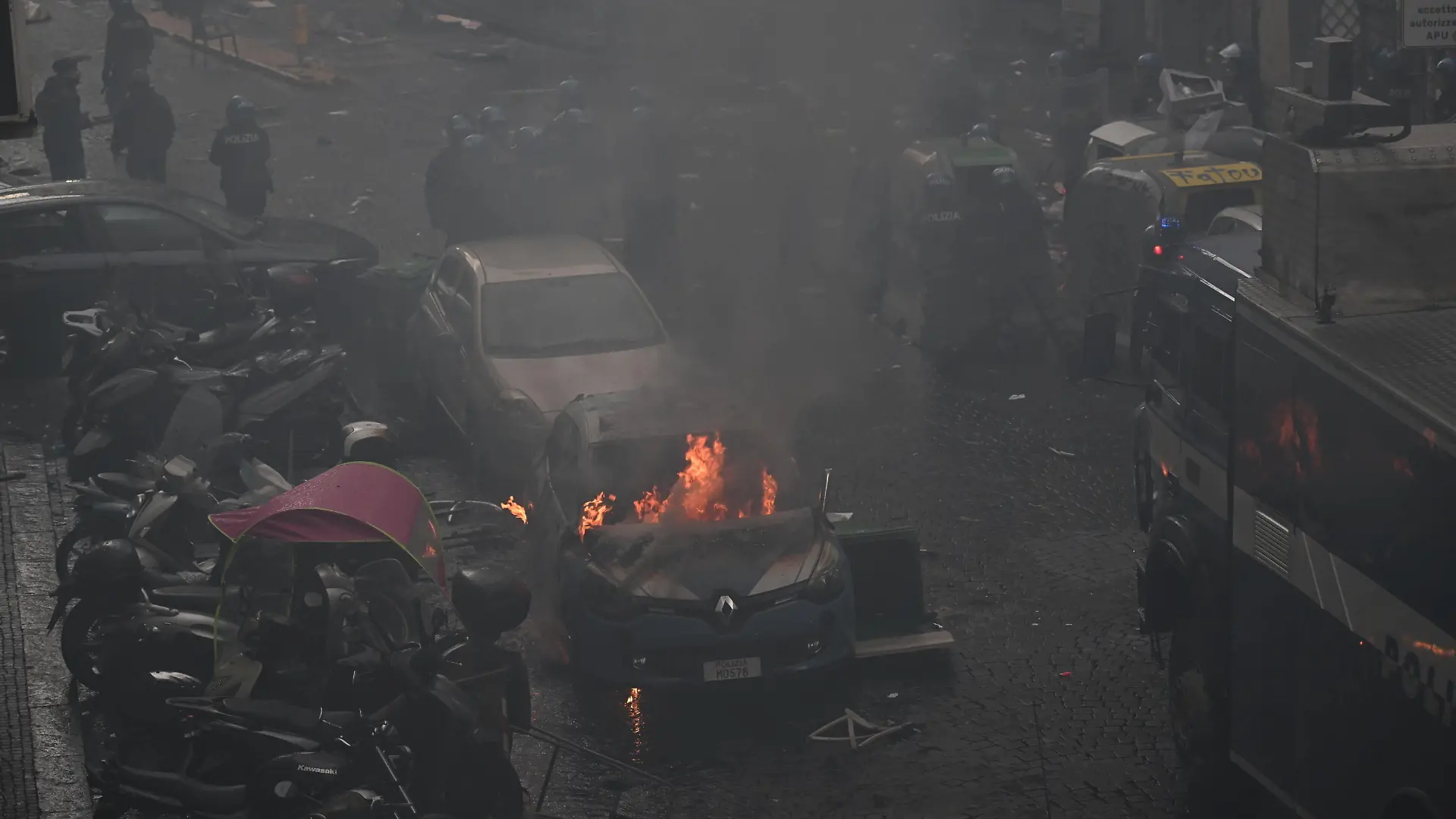 March 15, 2023, NAPLES: Police car set on fire during clashes with Eintracht Frankfurt s supporters in Naples, Italy, 15 March 2023. Napolis and Eintracht Frankfurt will play the UEFA Champions League round of 16 second leg soccer match at the Diego Armando Maradona stadium in Naples..ANSA/CIRO FUSCO NAPLES PUBLICATIONxINxGERxSUIxAUTxONLY - ZUMAa110 20230315_zaf_a110_019 Copyright: xCiroxFuscox