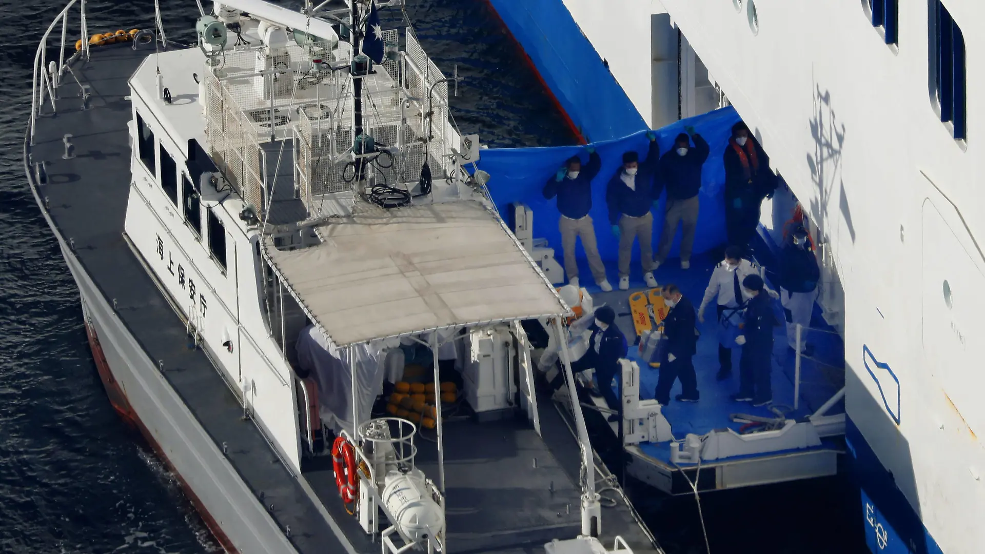 New coronavirus Photo taken from a Kyodo News helicopter on Feb. 5, 2020, shows a Japan Coast Guard patrol boat pulling up beside luxury cruise ship Diamond Princess which has been kept at anchor off Daikoku Pier in Yokohama near Tokyo since Feb. 3 after an elderly passenger from Hong Kong was found to be infected with a new coronavirus. After testing passengers, it was found 10 out of the some 3,700 people aboard the ship have been infected with the virus. PUBLICATIONxINxGERxSUIxAUTxHUNxONLY