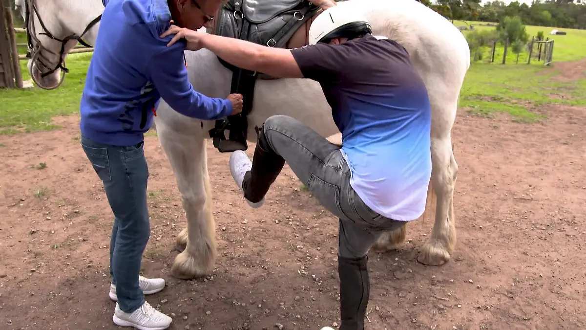 Dieter Bohlen: „Pietro ist völlig steif!“ DSDS 2020: Dieter bringt Pietro das Reiten bei