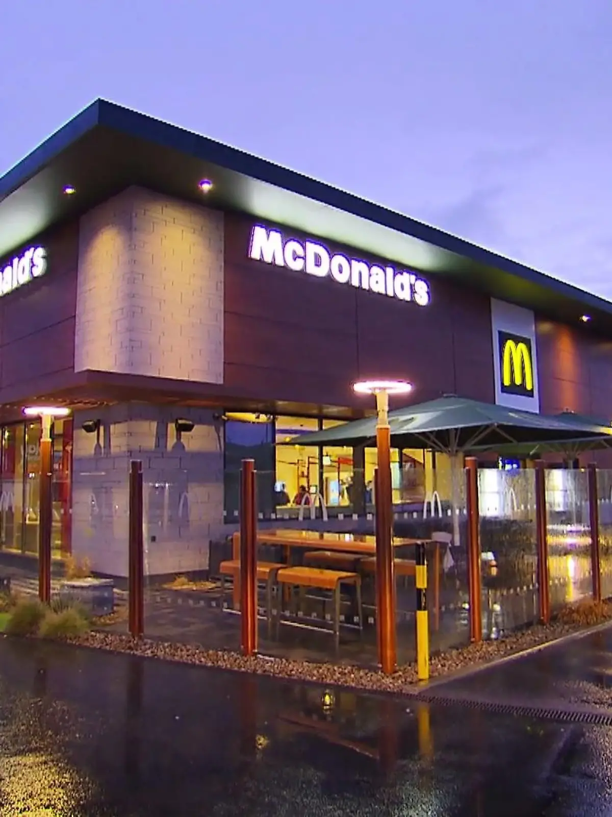 Bild zu: "Bei McDonald's kann man jetzt heiraten"