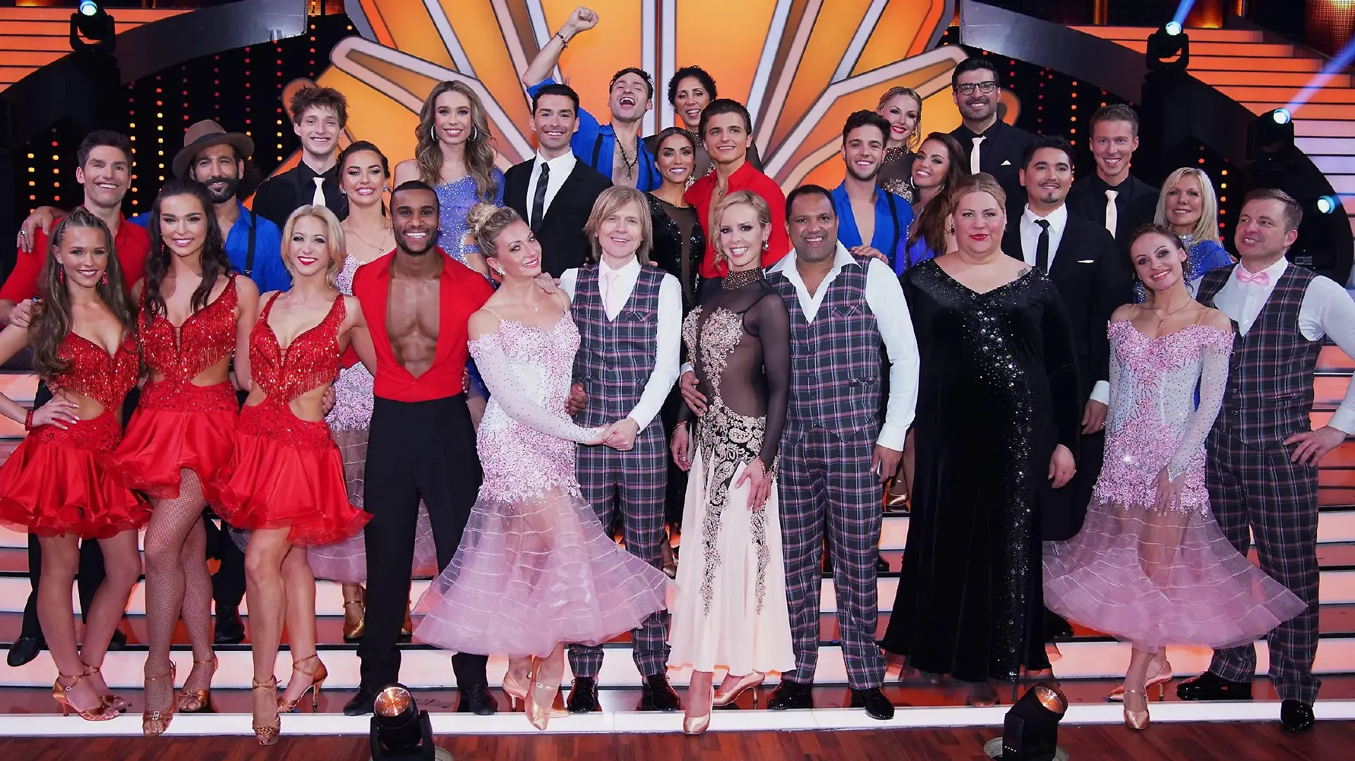 Die Stars haben nach der Kennenlern-Show ihre Profitänzer zugeteilt bekommen.