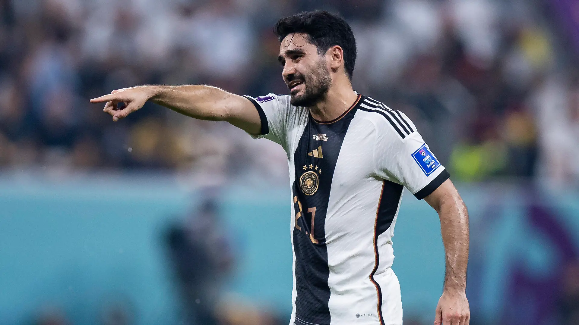 ARCHIV - 01.12.2022, Katar, Al-Chaur: Fußball: WM, Costa Rica - Deutschland, Vorrunde, Gruppe E, 3. Spieltag, Al-Bait Stadion, Deutschlands Ilkay Gündogan gestikuliert. Nach längerer Bedenkzeit will Gündogan seine Karriere in der Nationalmannschaft fortsetzen. (zu dpa: «Gündogan möchte weiter für DFB-Auswahl spielen») Foto: Tom Weller/dpa +++ dpa-Bildfunk +++