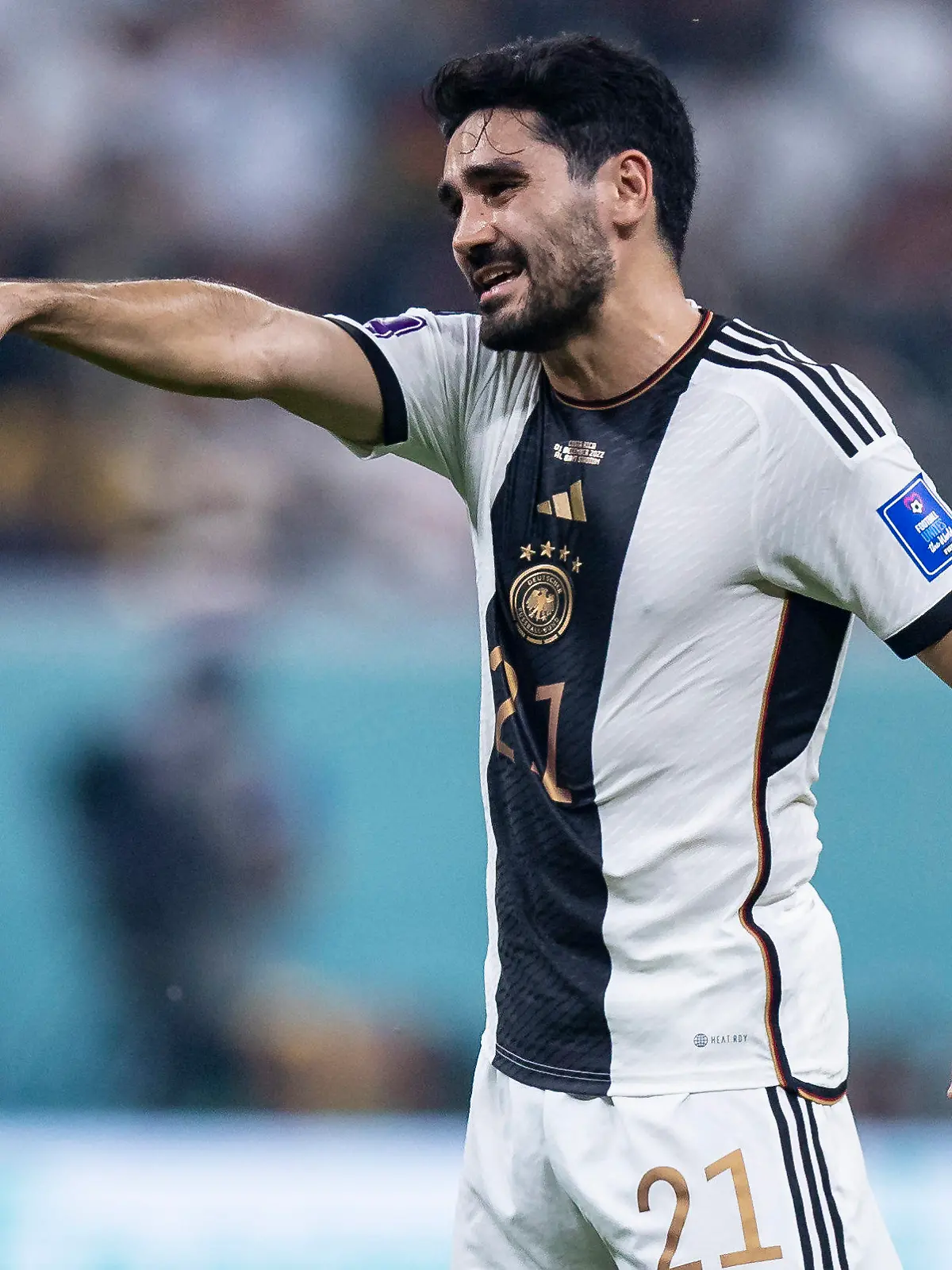ARCHIV - 01.12.2022, Katar, Al-Chaur: Fußball: WM, Costa Rica - Deutschland, Vorrunde, Gruppe E, 3. Spieltag, Al-Bait Stadion, Deutschlands Ilkay Gündogan gestikuliert. Nach längerer Bedenkzeit will Gündogan seine Karriere in der Nationalmannschaft fortsetzen. (zu dpa: «Gündogan möchte weiter für DFB-Auswahl spielen») Foto: Tom Weller/dpa +++ dpa-Bildfunk +++
