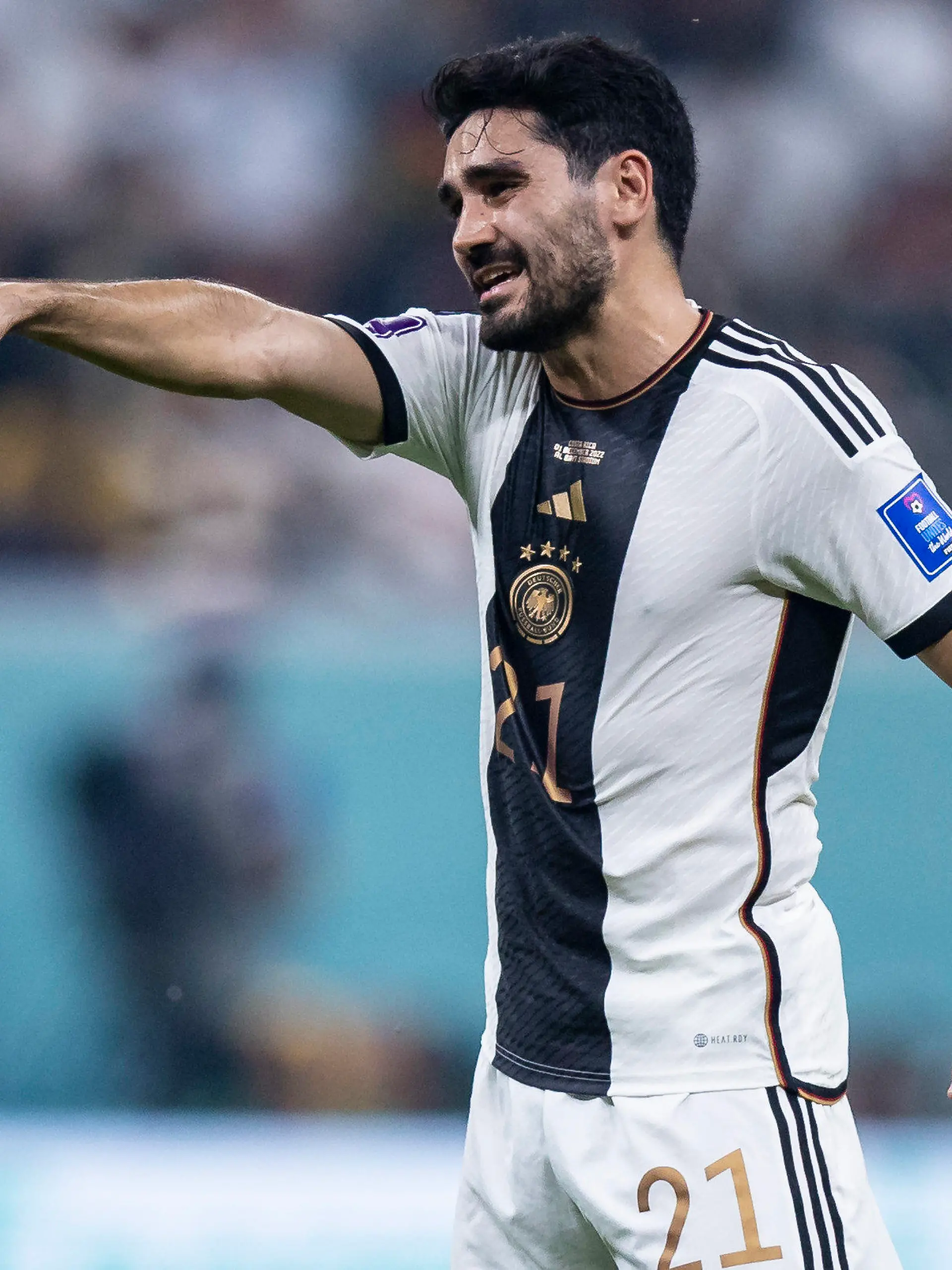 ARCHIV - 01.12.2022, Katar, Al-Chaur: Fußball: WM, Costa Rica - Deutschland, Vorrunde, Gruppe E, 3. Spieltag, Al-Bait Stadion, Deutschlands Ilkay Gündogan gestikuliert. Nach längerer Bedenkzeit will Gündogan seine Karriere in der Nationalmannschaft fortsetzen. (zu dpa: «Gündogan möchte weiter für DFB-Auswahl spielen») Foto: Tom Weller/dpa +++ dpa-Bildfunk +++
