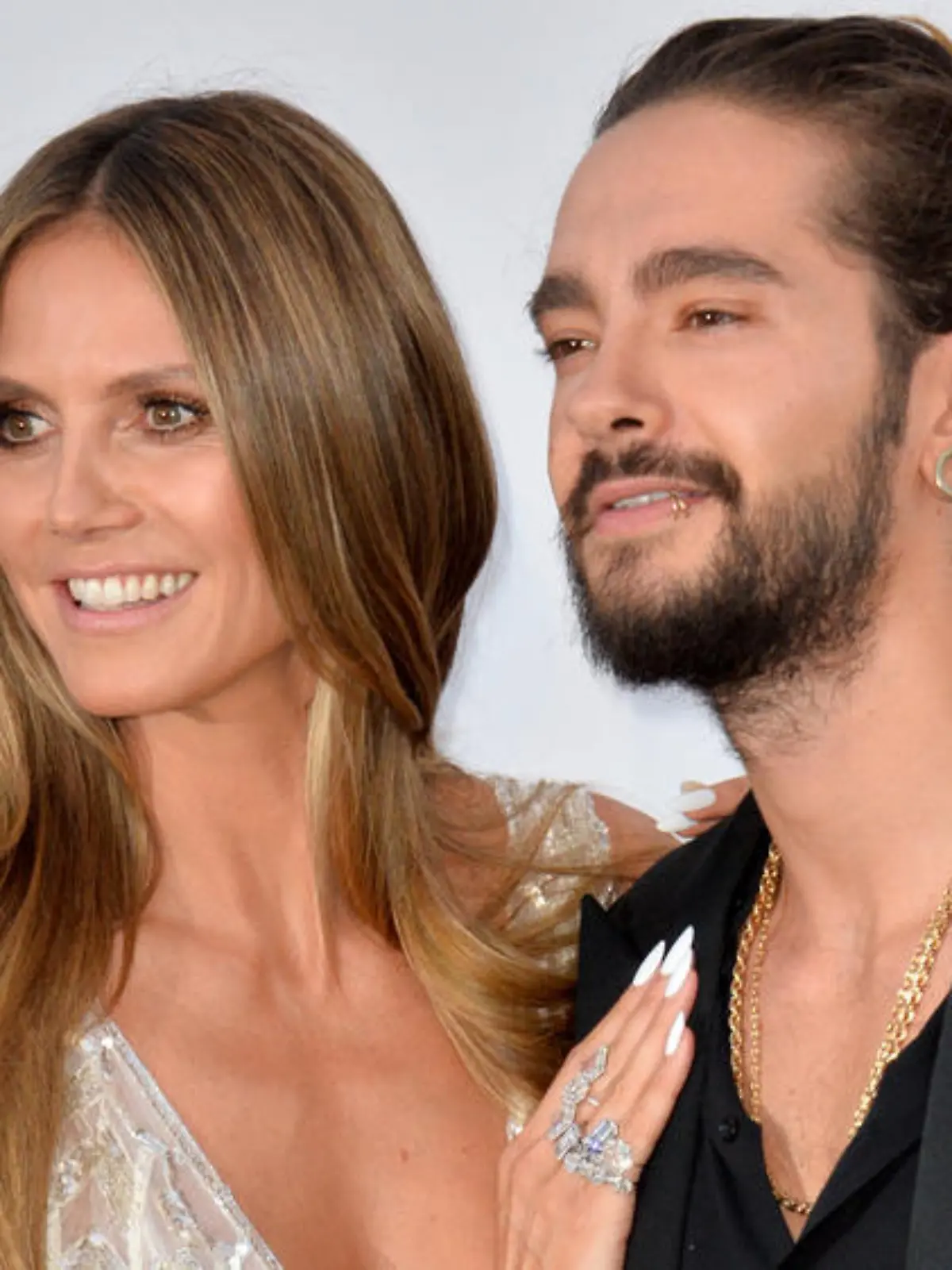 Tom Kaulitz spielt Heidi Klum zum Jahrestag nackt ein Ständchen
