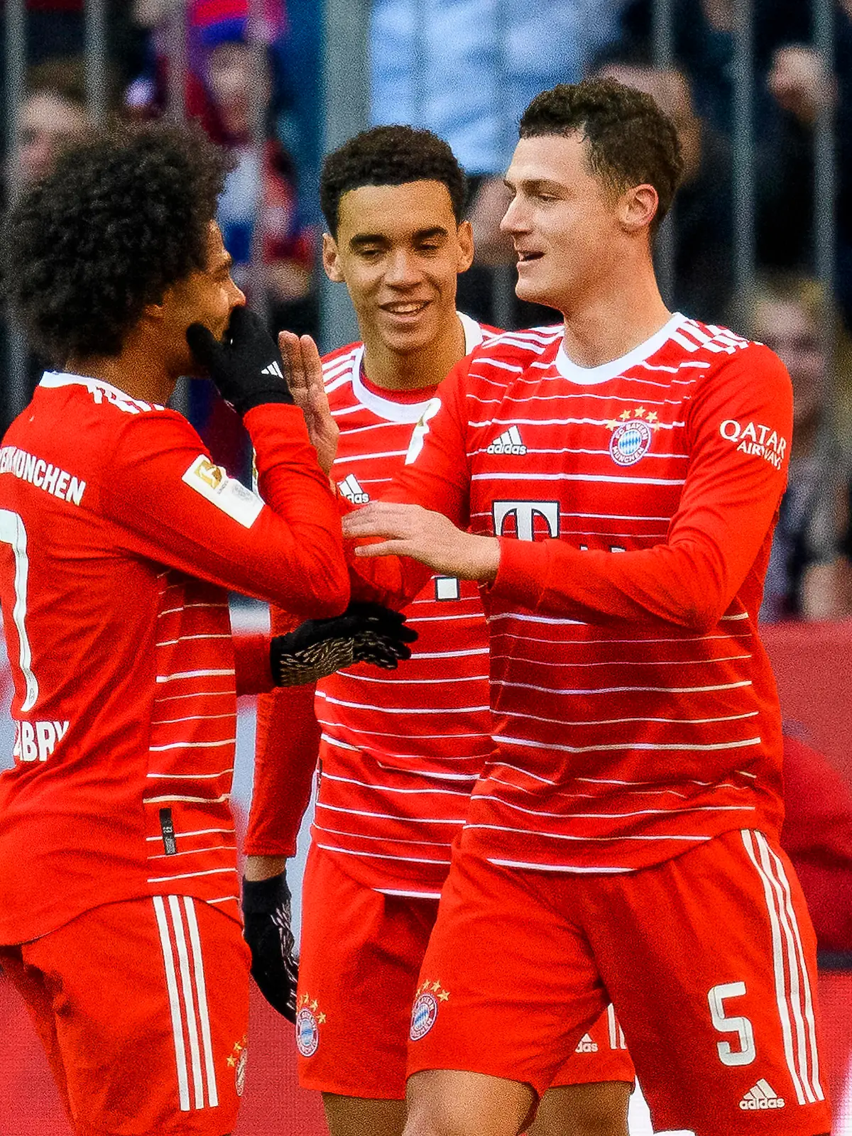 GER, DFB, FC Bayern Muenchen vs. FC Augsburg / 11.03.2023, Allianz Arena, Muenchen, GER, DFB, FC Bayern Muenchen vs. FC Augsburg, im Bild Jubel nach dem Tor zum 3-1 durch Benjamin Pavard FC Bayern 5 mit Serge Gnabry FC Bayern 7 Jamal Musiala FC Bayern 42 *** GER, DFB, FC Bayern Muenchen vs FC Augsburg 11 03 2023, Allianz Arena, Munich, GER, DFB, FC Bayern Muenchen vs FC Augsburg, pictured cheering after Benjamin Pavard FC Bayern 5 scored the 3 1 goal with Serge Gnabry FC Bayern 7 Jamal Musiala FC Bayern 42 nordphotoxGmbHx/xStraubmeier nph00004