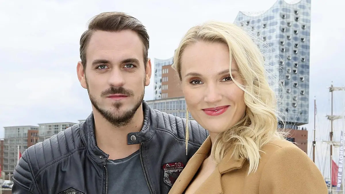 Marc Barthel und Anna Hofbauer beim Fototermin am Set der ZDF TV-Serie Notruf Hafenkante - Die Pokerprinzessin im City Sporthafen. Hamburg, 11.04.2019. *** Marc Barthel and Anna Hofbauer at the photo shoot on the set of the ZDF TV series Emergency call Port edge The Poker Princess in the City Sports Port Hamburg 11 04 2019 Foto:xC.xTamckex/xFuturexImage