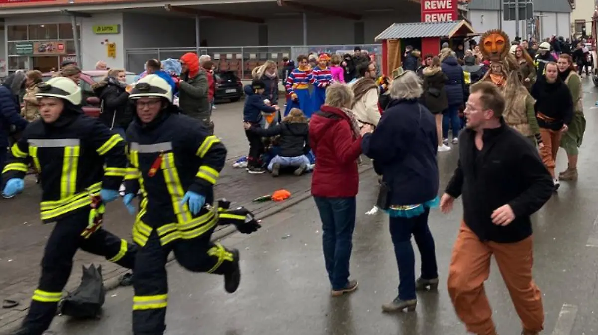 People react at the scene after a car ploughed into a carnival parade injuring several people in Volkmarsen, Germany February 24, 2020. Elmar Schulten/Waldeckische Landeszeitung via REUTERS. NO RESALES. NO ARCHIVES