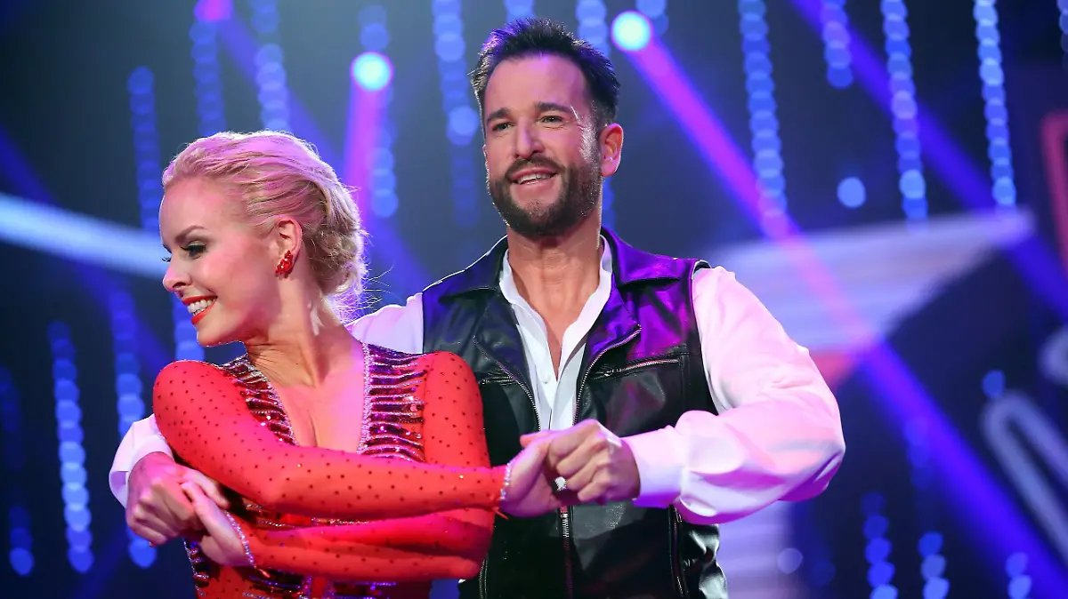 Michael Wendler und Isabel Edvardsson.   Verwendung der Bilder für Online-Medien ausschließlich mit folgender Verlinkung:'Alle Infos zu 'Let's Dance' im Special bei RTL.de: http://www.rtl.de/cms/sendungen/lets-dance.html