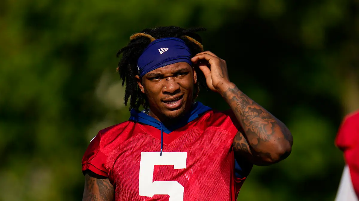 Indianapolis Colts quarterback Anthony Richardson adjust his headband during practice at NFL team's football training camp in Westfield, Ind., Saturday, July 29, 2023. (AP Photo/Michael Conroy)