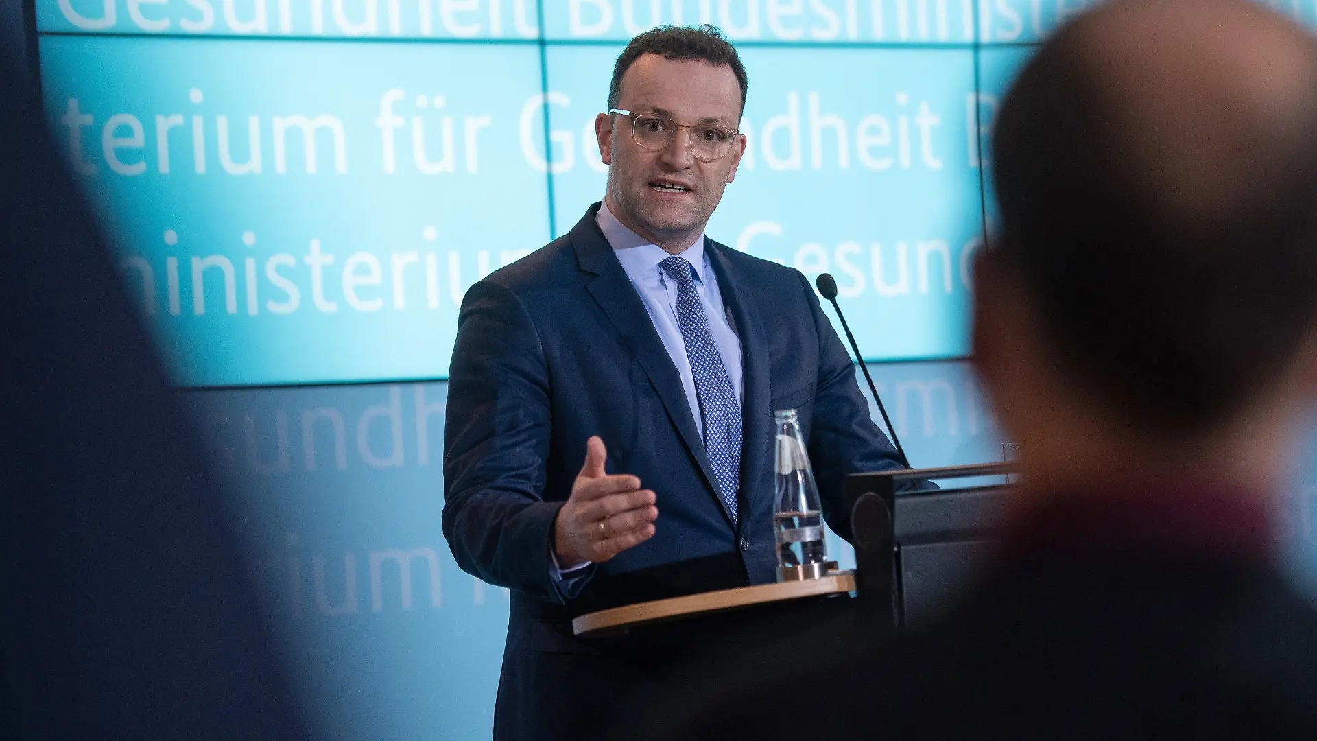 26.02.2020, Berlin: Jens Spahn (CDU), Bundesgesundheitsminister, spricht bei einer Pressekonferenz über die Situation in Zusammenhang mit dem Coronavirus und zum Urteil des Bundesverfassungsgerichts zur Sterbehilfe. Foto: Christophe Gateau/dpa +++ dpa-Bildfunk +++