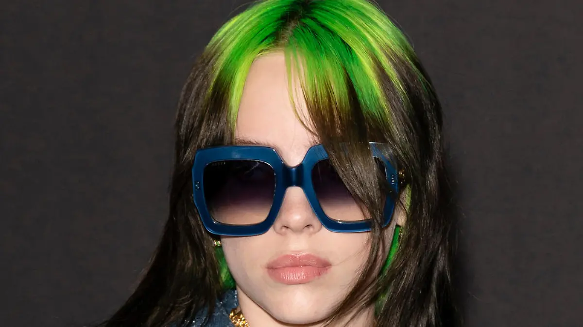 Billie Eilish holt als erste Frau mit Bond-Song Platz Eins der Charts