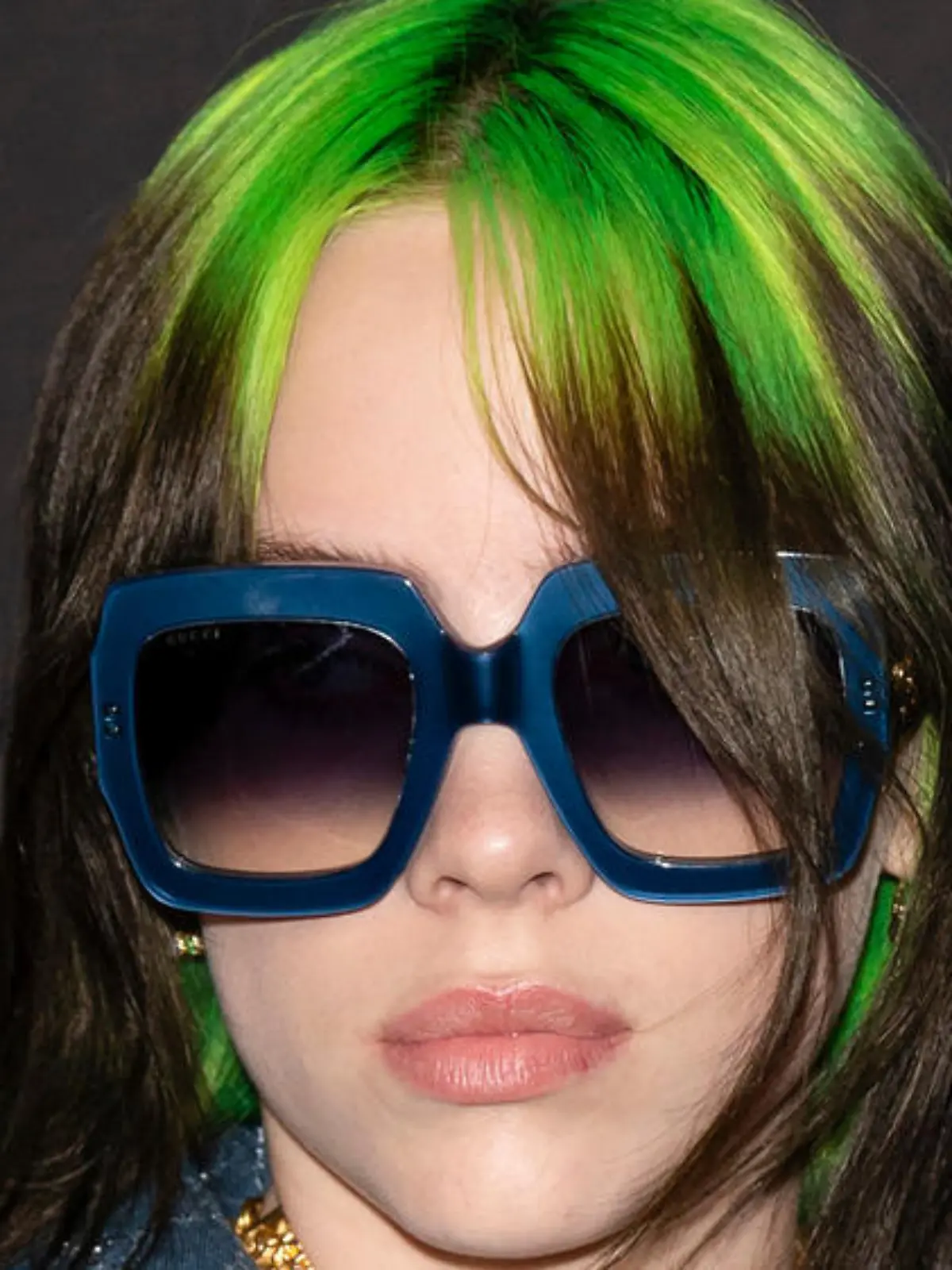 Billie Eilish holt als erste Frau mit Bond-Song Platz Eins der Charts