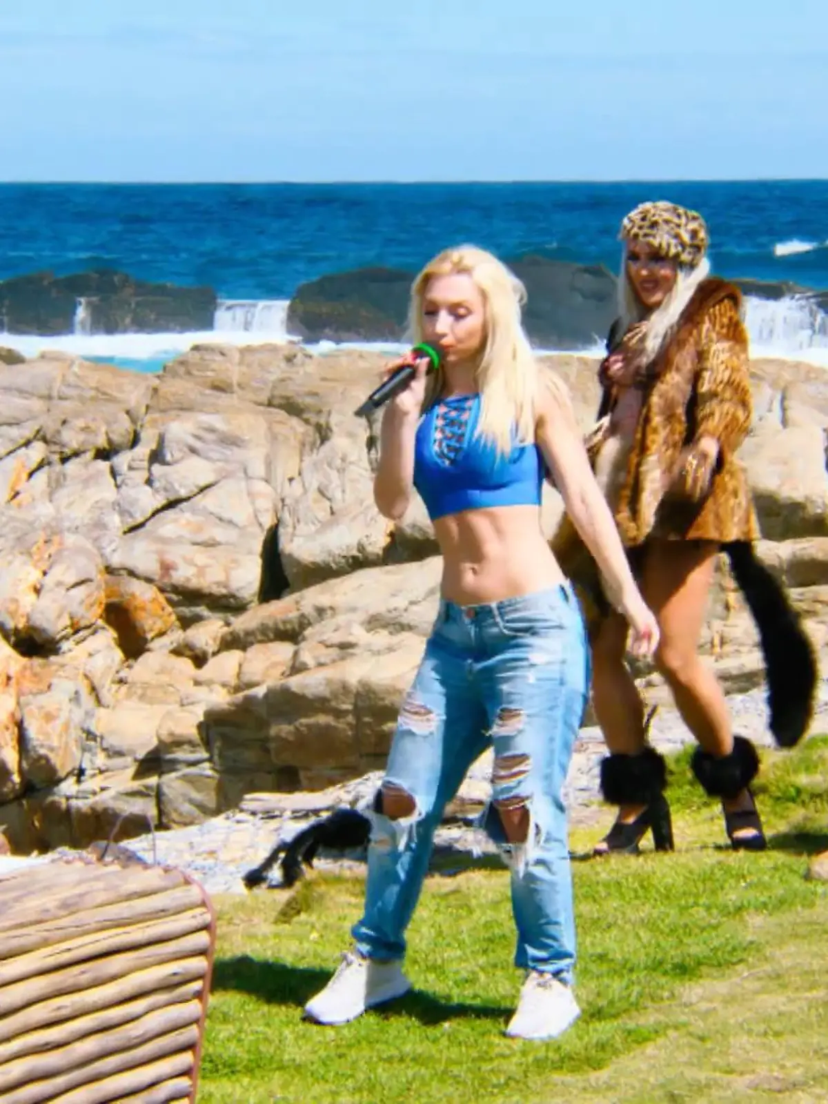 Bild zu: "Lydia, Lorna und Vanissa mit "Sweet But Psycho""