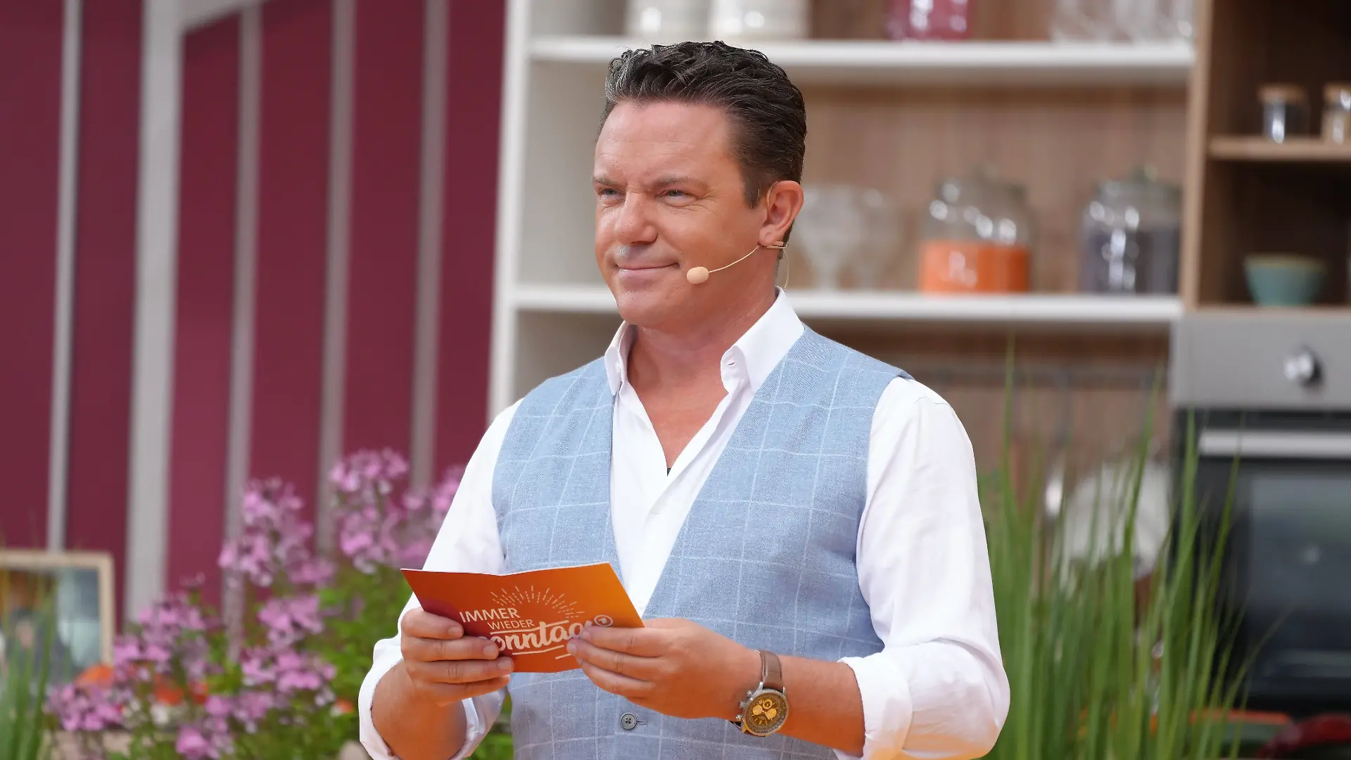 Eine Frau ist während der von Stefan Mross moderierten Show „Immer wieder sonntags“ ums Leben gekommen. 