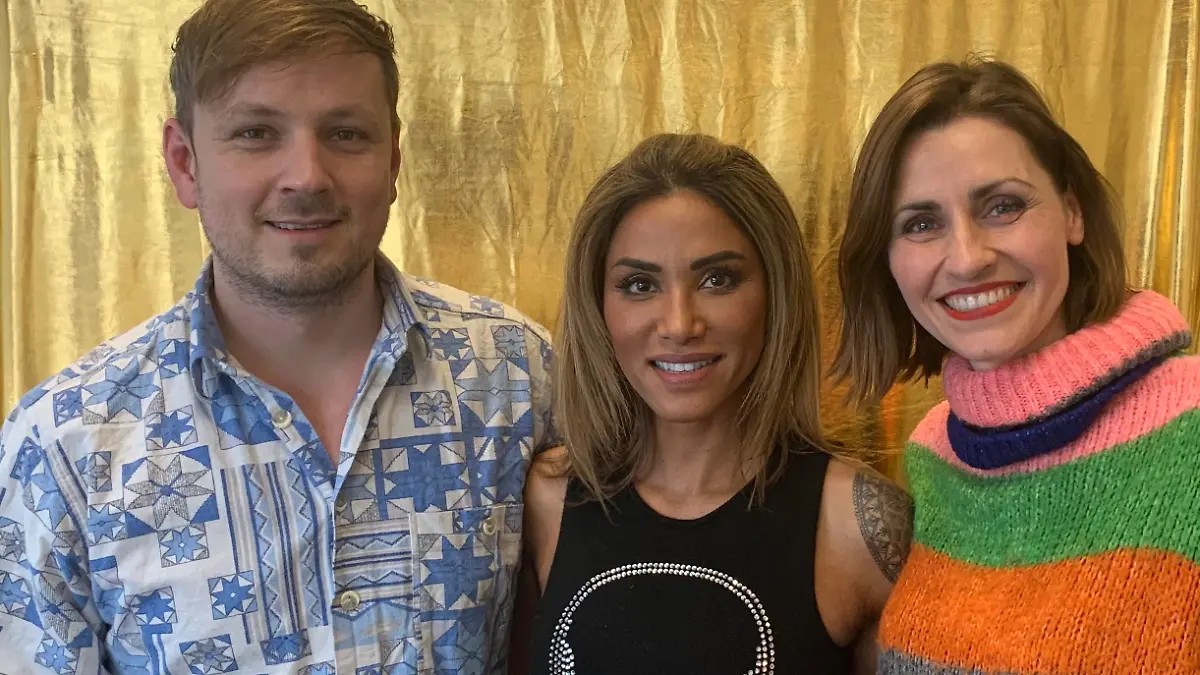 Martin Tietjen und Bella Lesnik interviewen „Let’s Dance“-Kandidatin Sabrina Setlur (Mitte) für den offiziellen „Let’s Dance“-Podcast bei AUDIO NOW.