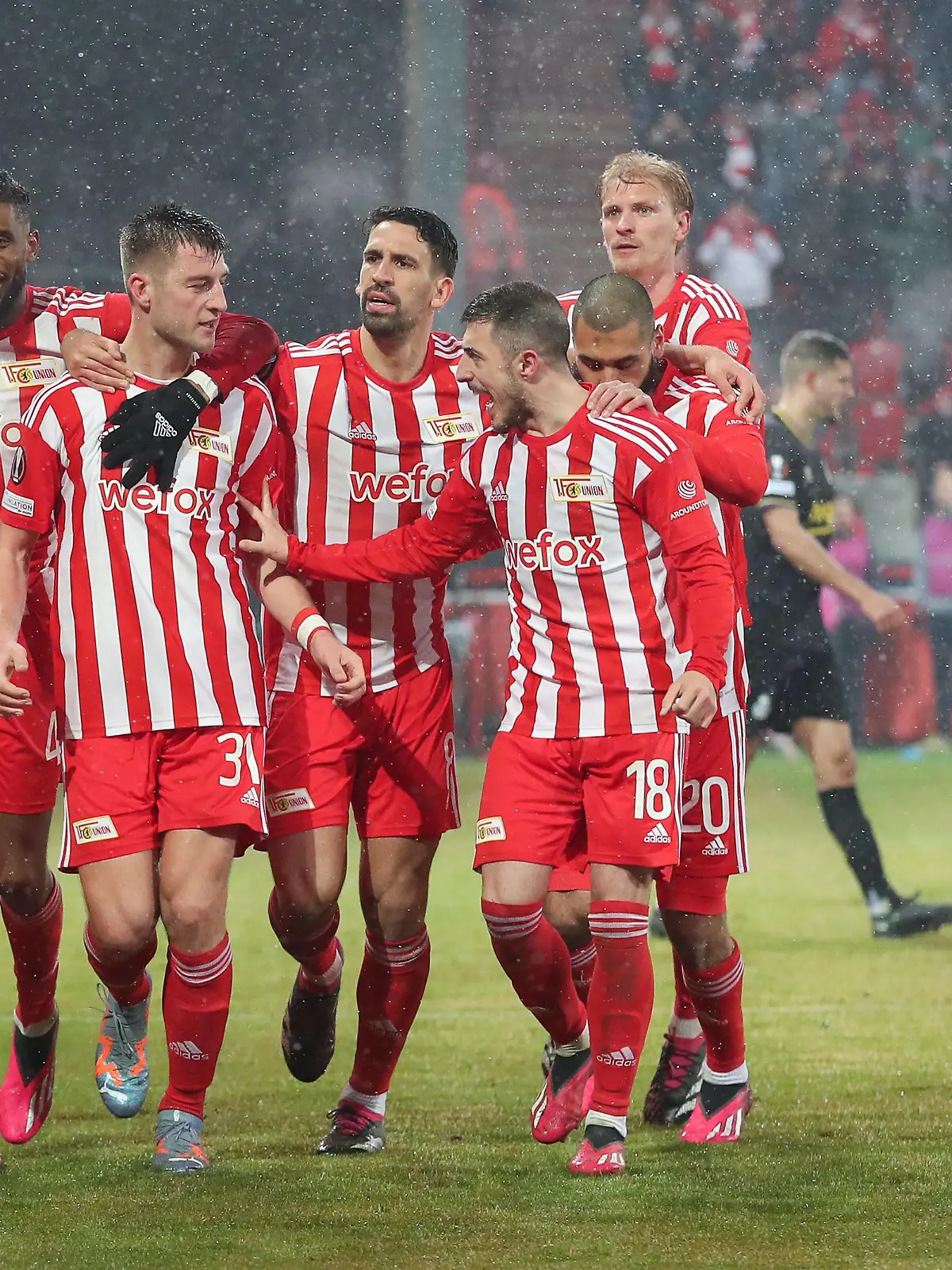09.03.2023, xtgx, Fussball UEFA Europa League, 1. FC Union Berlin - Royal Union Saint-Gilloise emspor, v.l. Union nach Tor zum 2:2 durch Robin Knoche Union Berlin, 31 Jubel, Torjubel, jubelt ueber das Tor, celebrate the goal, celebration DFL/DFB REGULATIONS PROHIBIT ANY USE OF PHOTOGRAPHS as IMAGE SEQUENCES and/or QUASI-VIDEO Berlin *** 09 03 2023, xtgx, football UEFA Europa League, 1 FC Union Berlin Royal Union Saint Gilloise emspor, v l Union after goal to 2 2 by Robin Knoche Union Berlin, 31 cheers, goal celebration, cheers about the goal, celebrate the goal, celebration DFL DFB REGULATIONS PROHIBIT ANY USE OF PHOTOGRAPHS as IMAGE SEQUENCES and or QUASI VIDEO Berlin