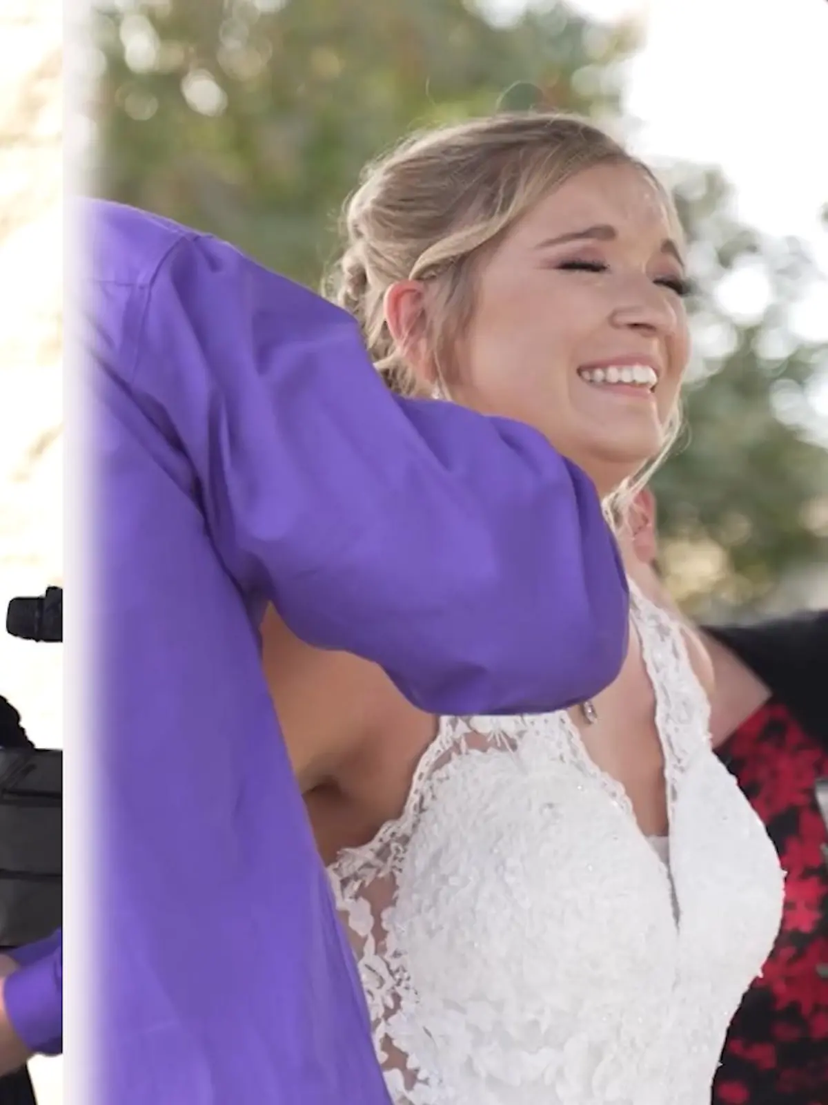 Während der Zeremonie verfängt sich eine Hornisse im Kleid der Braut Haley und crasht das Ja-Wort vor dem Traualtar! Bräutigam Austin rettet seine fast Angetraute mit einem beherzten Griff vor dem Insekt, im Video.