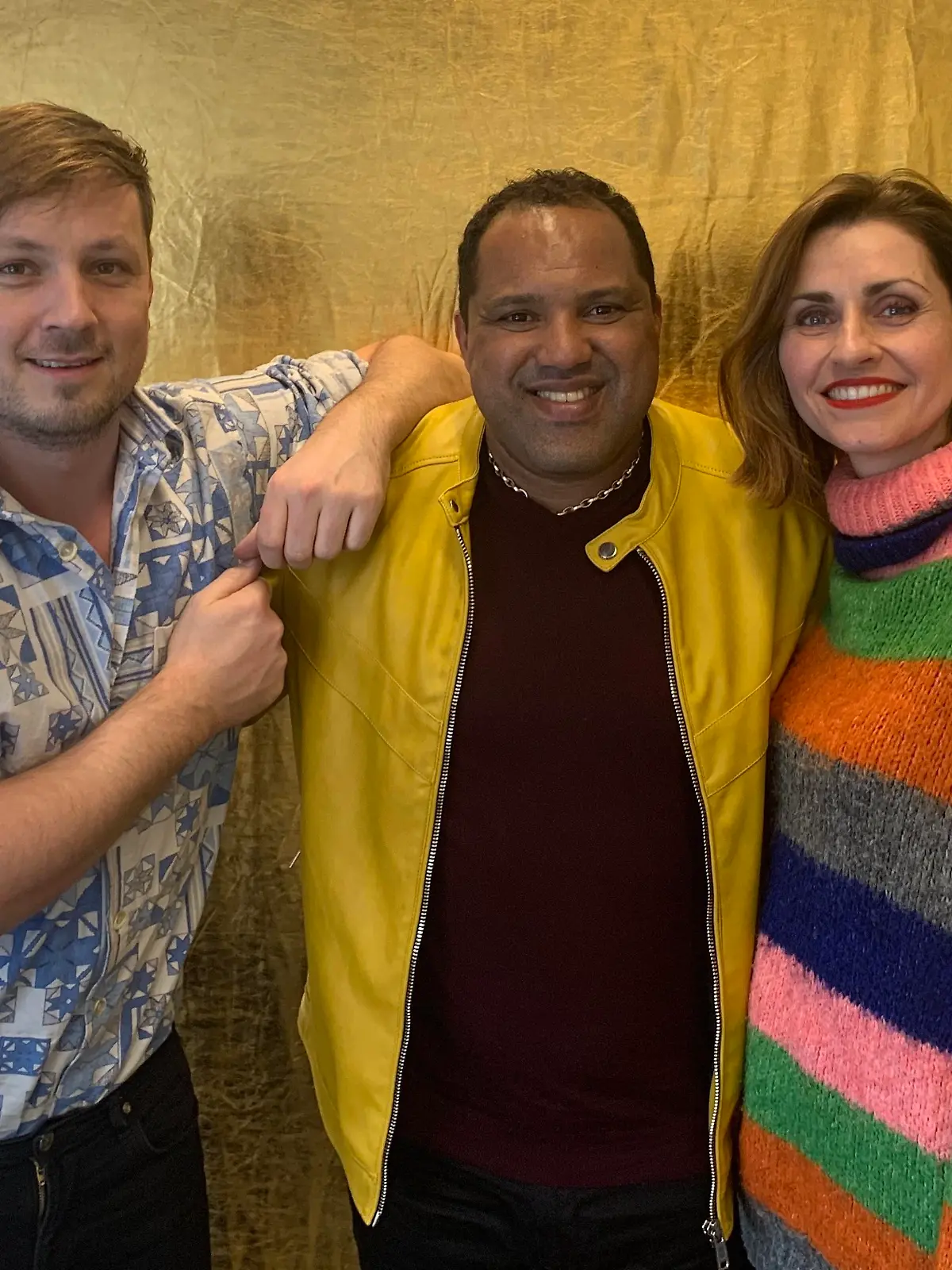 Martin Tietjen und Bella Lesnik interviewen „Let’s Dance“-Kandidat Ailton (Mitte) für den offiziellen „Let’s Dance“-Podcast bei AUDIO NOW.