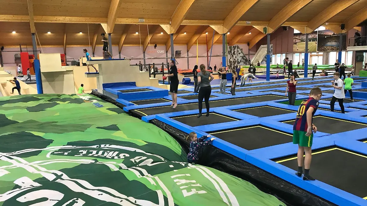 "BounceLab"-Trampolinhalle in Bern-Belp (Schweiz)