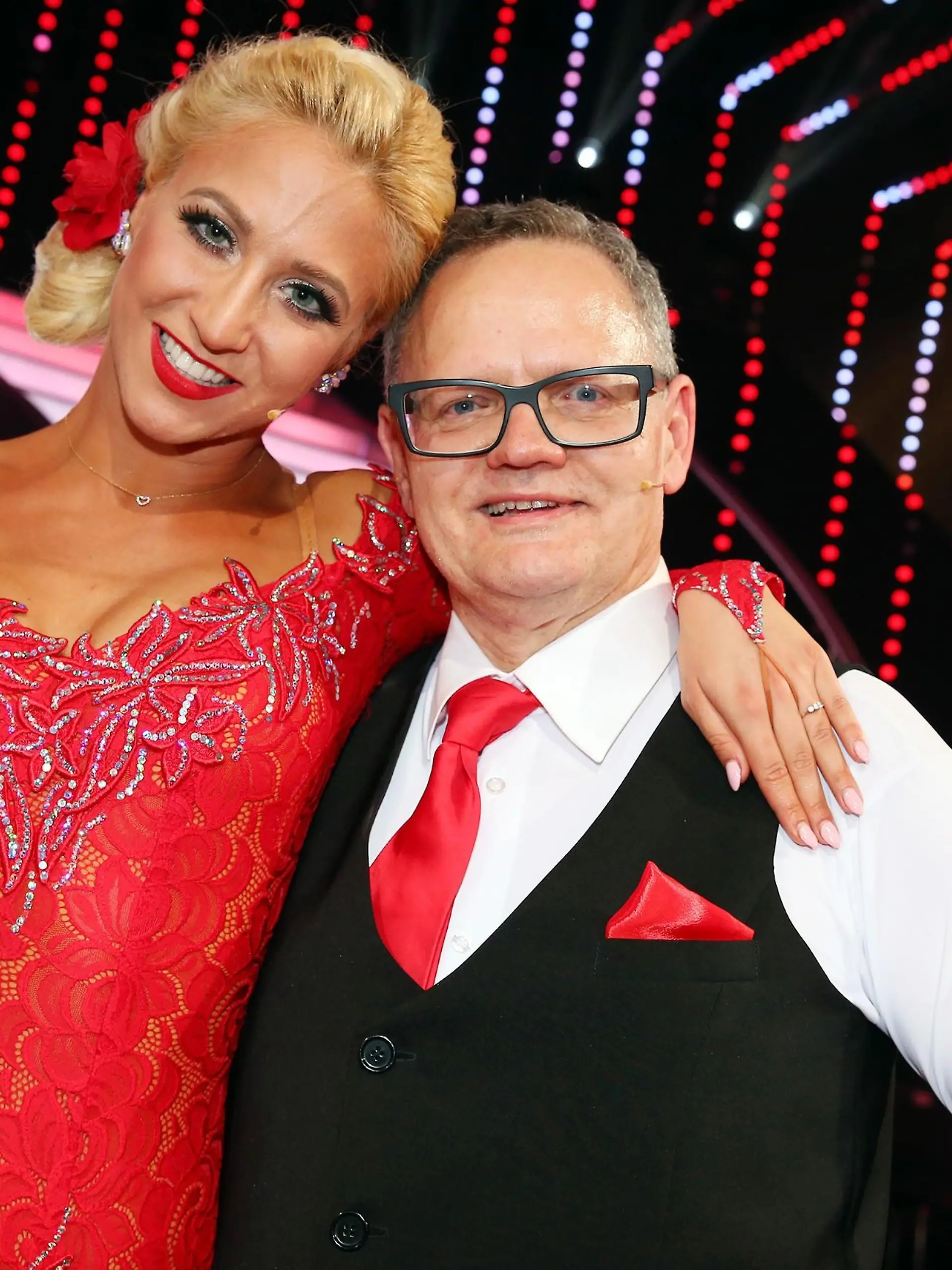 Ulli Potofski und Kathrin Menzinger sind ausgeschieden.        Verwendung der Bilder für Online-Medien ausschließlich mit folgender Verlinkung:'Alle Infos zu 'Let's Dance' im Special bei RTL.de: http://www.rtl.de/cms/sendungen/lets-dance.html