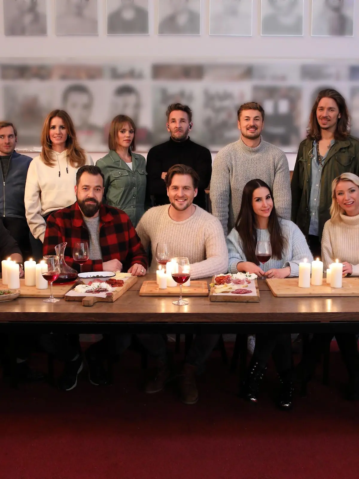 Jesus (Alexander Klaws, M.) und seine Jünger (v.l.) Thomas Enns, Stefan Mross, Samuel Koch, Mareile Höppner, Petrus (Laith al Deen), Sarah Elena Timpe, Judas (Mark Keller), Nicolas Puschmann, Sila Sahin, Gil Ofarim, Anna-Carina Woitschack und Prince Damien 

Die Verwendung des sendungsbezogenen Materials ist nur mit dem Hinweis und Verlinkung auf RTL+ gestattet.
