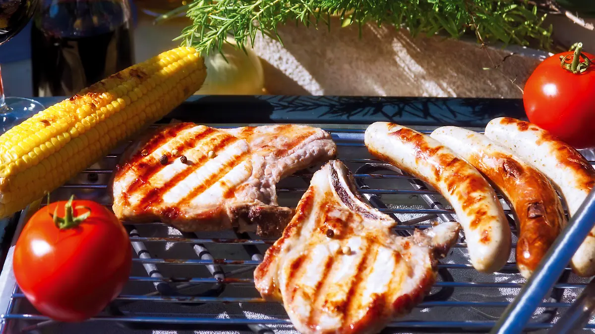 grillen grill kotelett elektrogrill bbq Bildverwendung nur mit Urhebervermerk: CSH/Shotshop/picture alliance. Keine Exlusivverkäufe möglich.