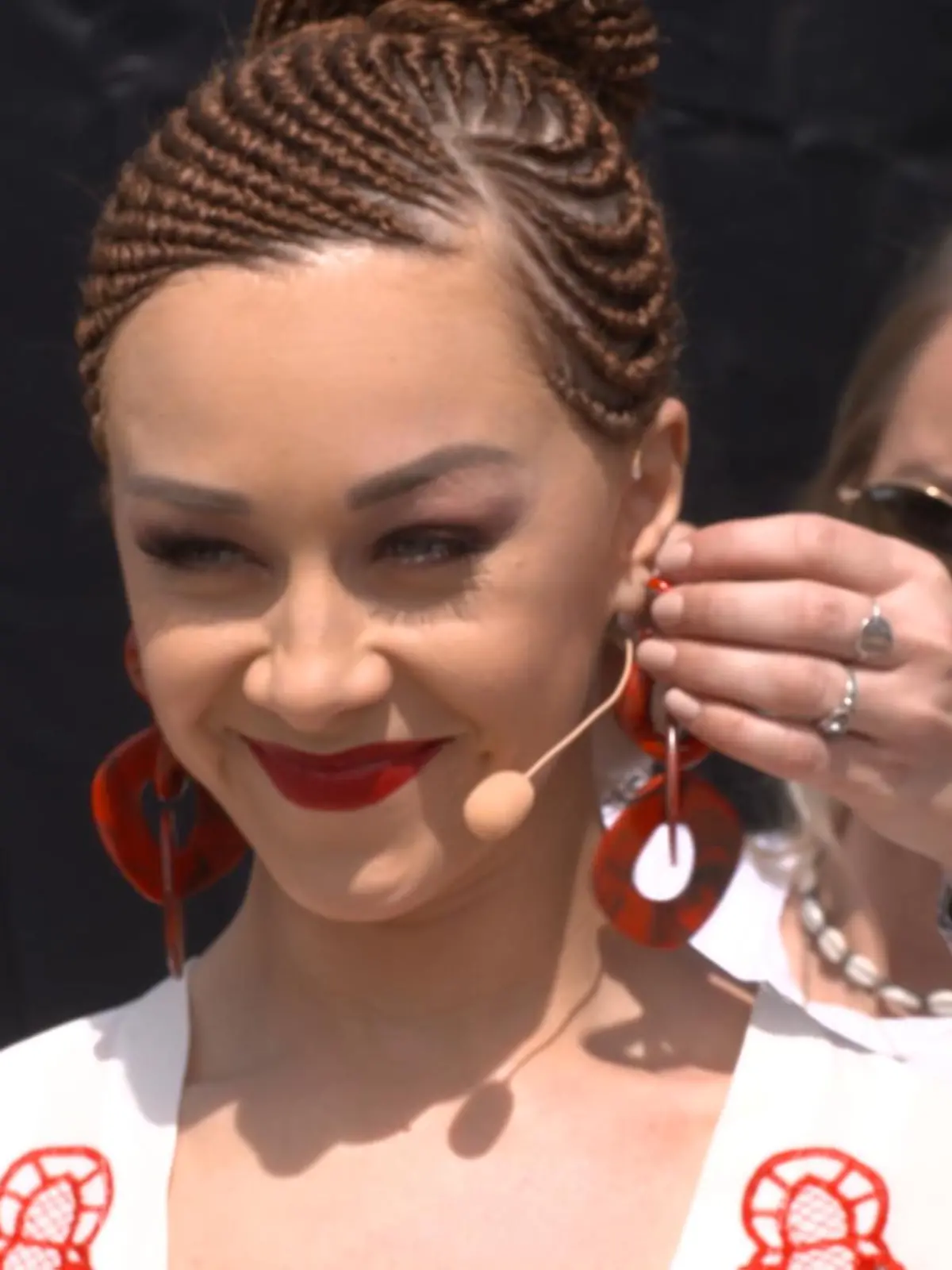 Bild zu: "DSDS-Jurorin Oana hat jetzt Cornrows"
