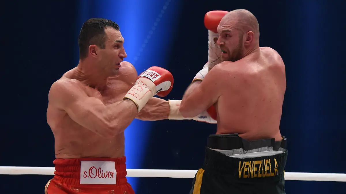 World Heavyweight Championship fight Wladimir Klitschko vs. Tuyson Fury at Esprit Arena - Fight
Featuring: Tuyson Fury, Wladimir Klitschko
Where: Duesseldorf, Germany
When: 28 Nov 2015
Credit: Patrick Hoffmann/WENN.com