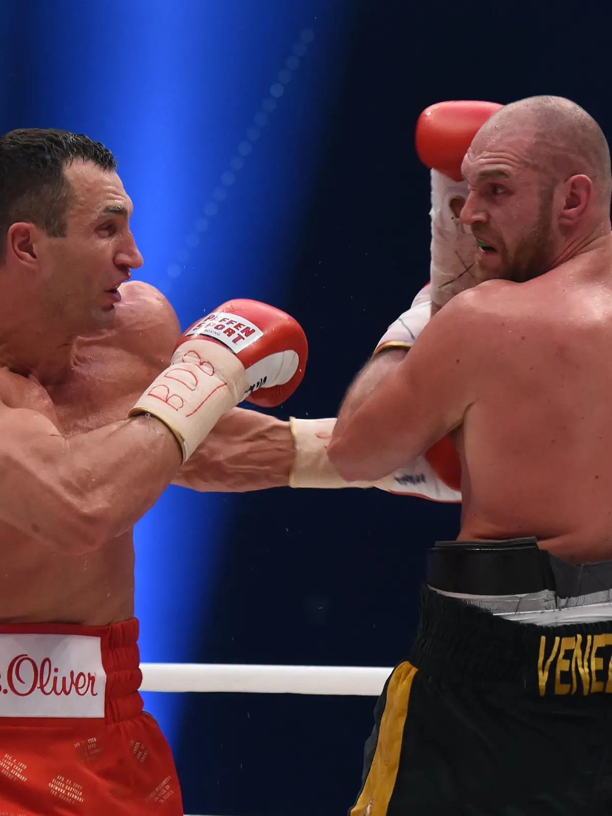 World Heavyweight Championship fight Wladimir Klitschko vs. Tuyson Fury at Esprit Arena - Fight

Featuring: Tuyson Fury, Wladimir Klitschko
Where: Duesseldorf, Germany
When: 28 Nov 2015
Credit: Patrick Hoffmann/WENN.com