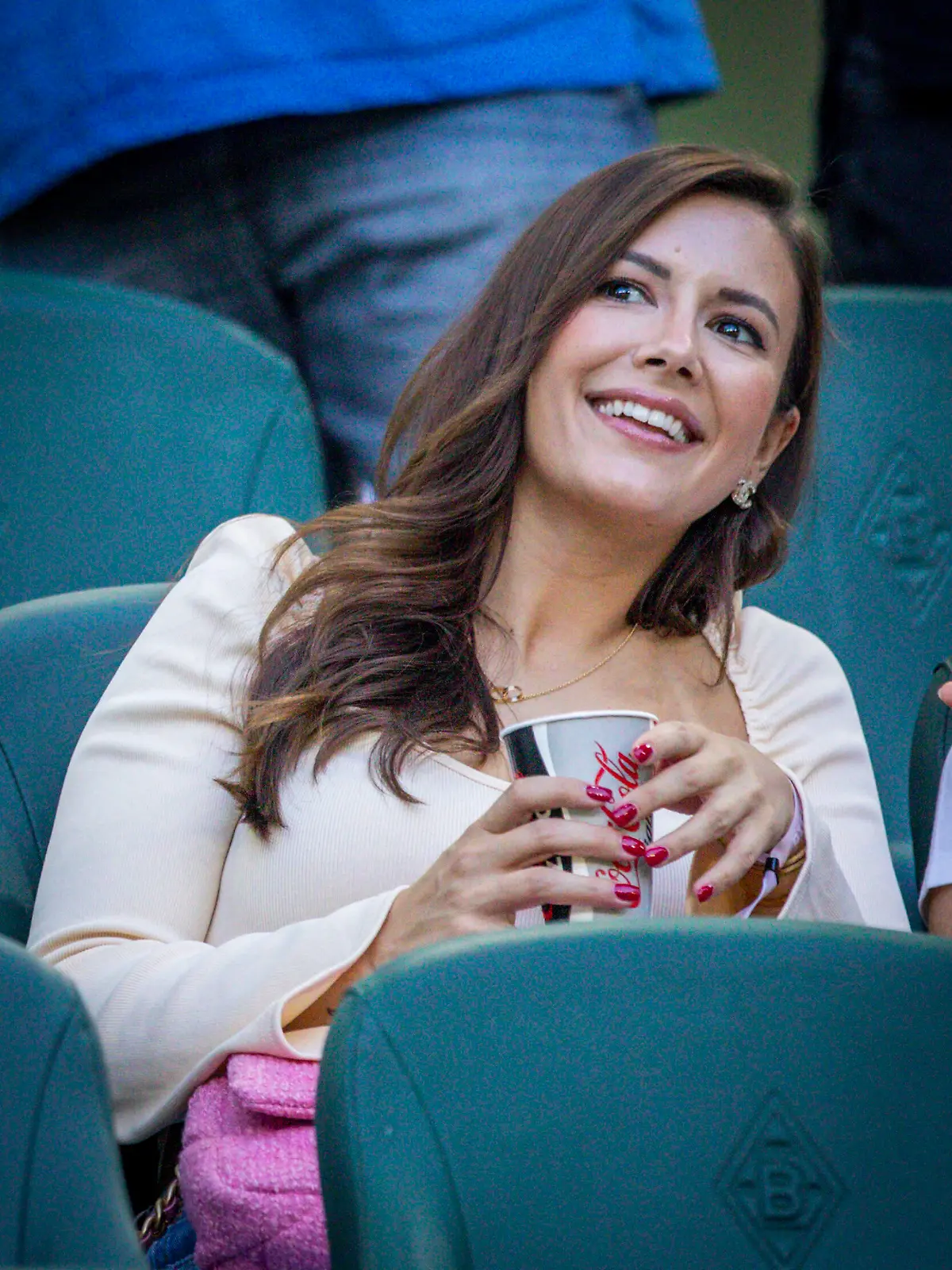  Laura Winter Freundin von Jonas Hofmann BMG Borussia Mönchengladbach - Hertha BSC Berlin 19.08.2022, Fussball Saison 2022/23 Foto: Moritz Müller *** Laura Winter girlfriend of Jonas Hofmann BMG Borussia Mönchengladbach Hertha BSC Berlin 19 08 2022, football season 2022 23 photo Moritz Müller