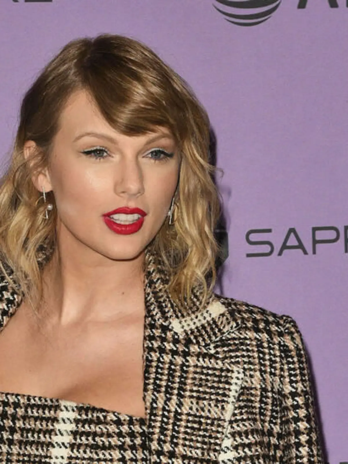 Taylor Swift räumt bei den NME Awards ab