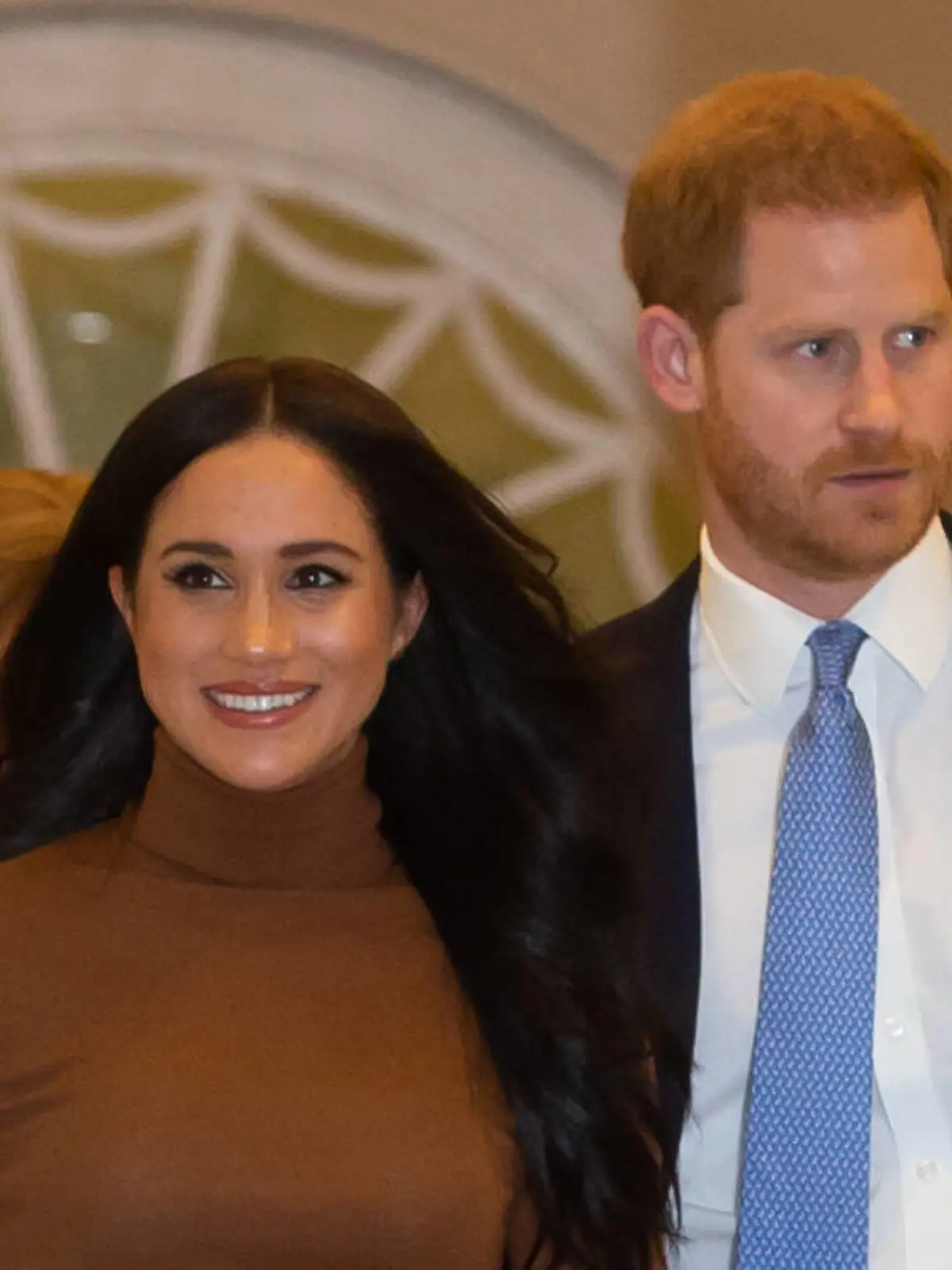  . 07/01/2020. London, United Kingdom. The Duke and Duchess of Sussex visit Canada House to meet with HE. MS. Janette Charette, High Commissioner, as well as the staff to thank them for the warm Canadian hospitality and support they received durung their recent stay in Canada. The Duke and Duchess of Sussex visit Canada House. London. PUBLICATIONxINxGERxSUIxAUTxHUNxONLY xMarkxThomasx/xi-Imagesx IIM-20610-0017