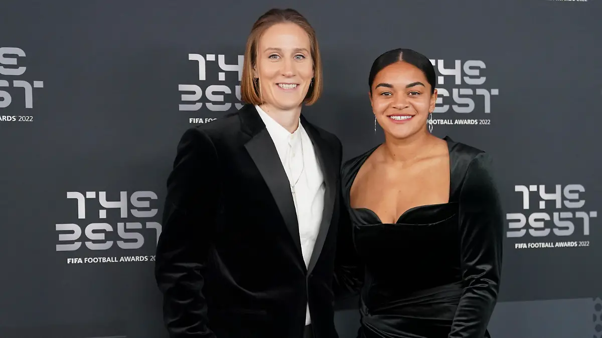 February 27, 2023, Paris, France: Paris, France, February 27th 2023: Ann-Katrin Berger goalkeeper for Germany and Chelsea with her girlfriend Chelsea defender Jess Carter during the The Best FIFA Football Awards 2022 at Salle Pleyel in Paris, France. (Credit Image: © Daniela Porcelli/Sport Press Photo via ZUMA Press) / action press