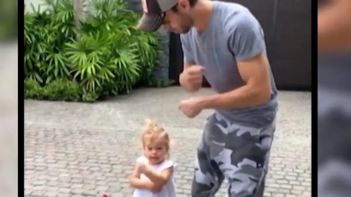 Enrique Iglesias: Vom Frauenheld zum Super-Papa Nur noch Augen für sein Töchterchen