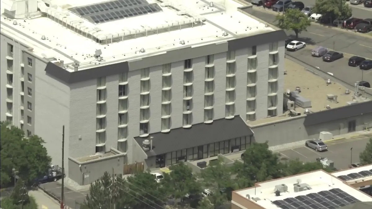 Mädchen stürzt in Denver aus sechstem Stock und überlebt