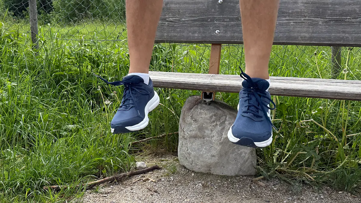 Sprungtest mit dem Under Armour Charged Assert 10