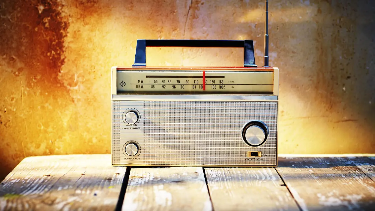 Old radio PUBLICATIONxINxGERxSUIxAUTxHUNxONLY KSWF001458
Old Radio PUBLICATIONxINxGERxSUIxAUTxHUNxONLY KSWF001458