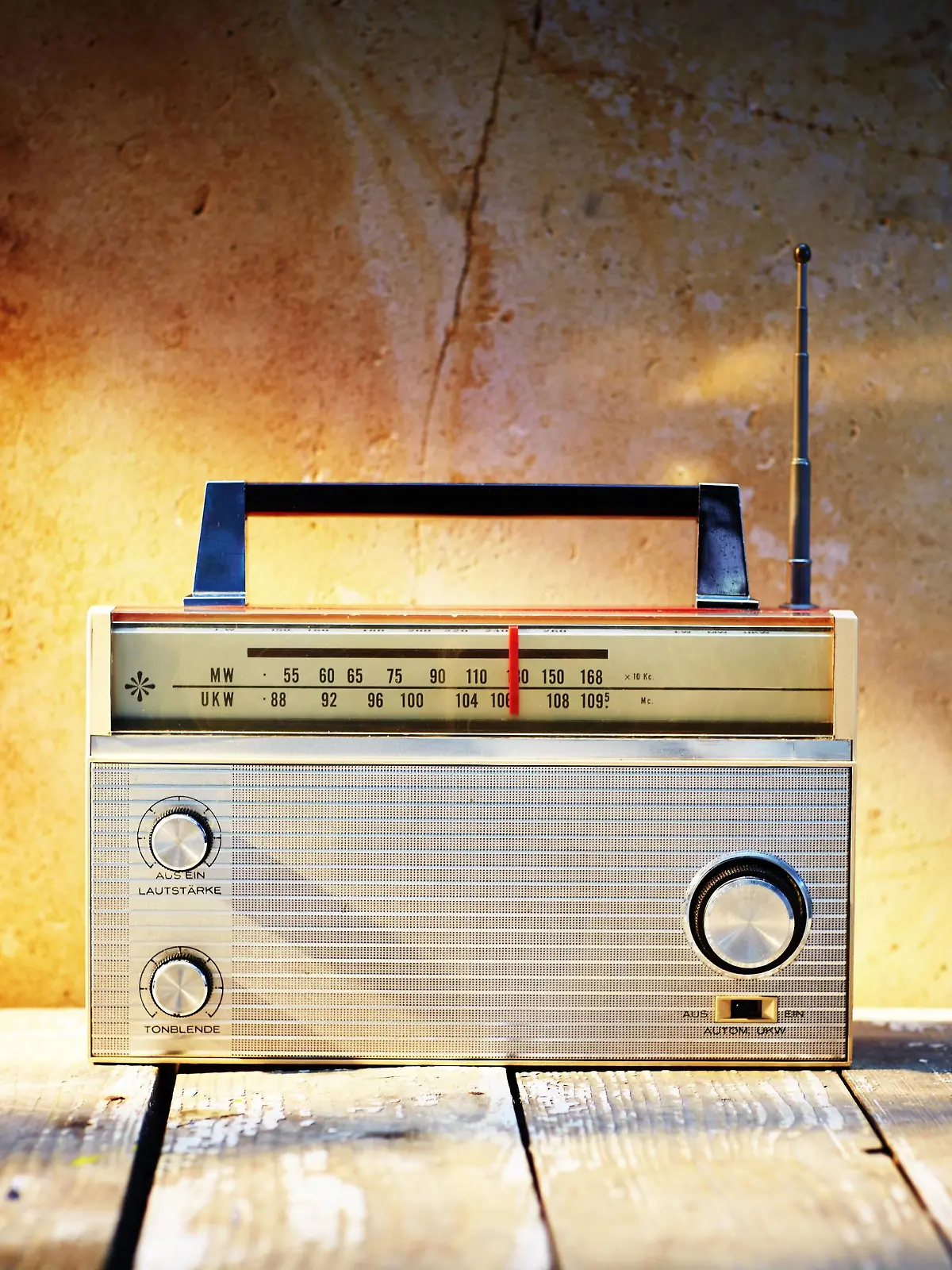 Old radio PUBLICATIONxINxGERxSUIxAUTxHUNxONLY KSWF001458

Old Radio PUBLICATIONxINxGERxSUIxAUTxHUNxONLY KSWF001458