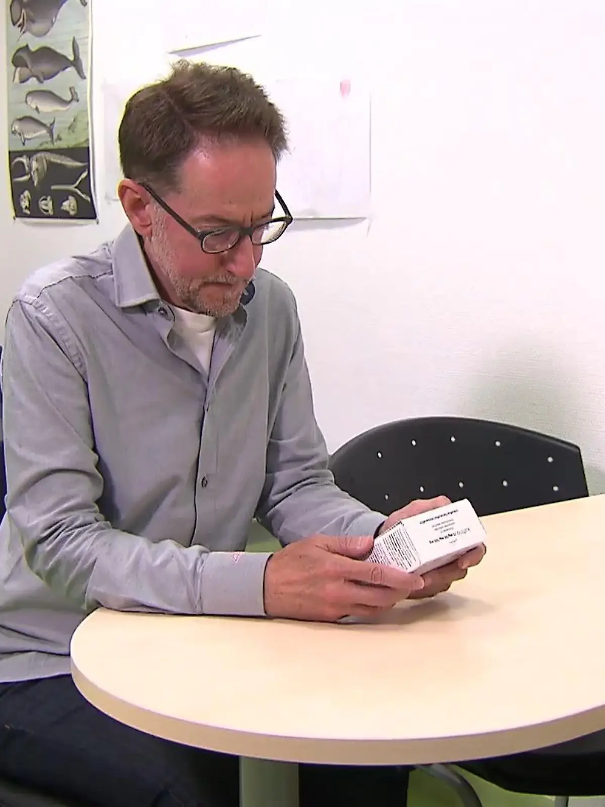 Mit starken Bauchschmerzen im Alter von 19 Jahren hat alles angefangen. Wenig später bekommt Marc Colavincenzo seine lebensverändernde Diagnose: Muskoviszidose. Er leidet an einer seltenen Variante der Stoffwechselkrankheit, die vor allem Lunge und Bauchspeicheldrüse angreift. Wie er mit 52 dank eines bahnbrechenden Medikaments wieder zu Hoffnung und Energie kam, sehen Sie im Video.
