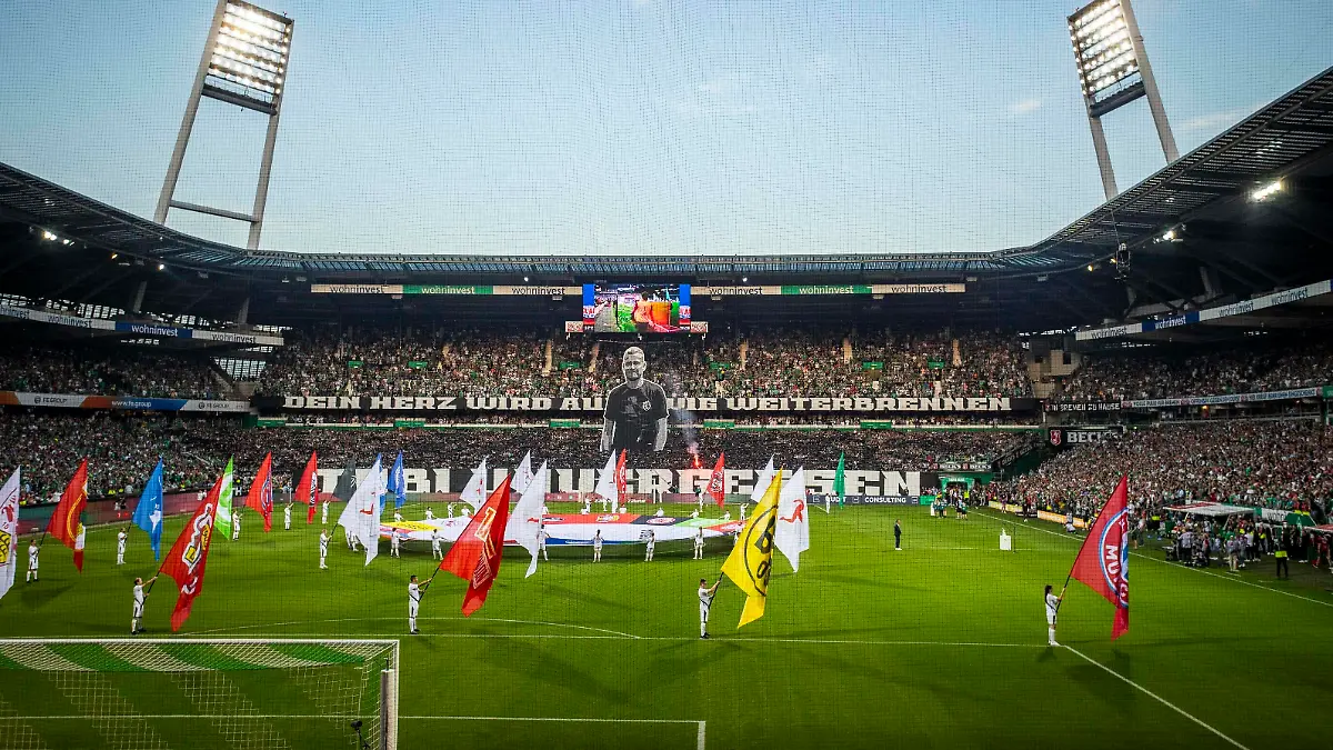 GER, 1.FBL, SV Werder Bremen vs FC Bayern München / 18.08.2023, wohninvest WESERSTADION, GER, 1.FBL, SV Werder Bremen vs FC Bayern München im Bild Blick ins wohninvest WESERSTADION, Die Bundesliga Saison 2023 / 2024 wird mit einer feierlichen Zeremonie eröffnet / Choreographie der Werder Fans *** GER, 1 FBL, SV Werder Bremen vs FC Bayern Munich 18 08 2023, wohninvest WESERSTADION, GER, 1 FBL, SV Werder Bremen vs FC Bayern Munich in picture View into the wohninvest WESERSTADION, The Bundesliga season 2023 2024 will be opened with a festive ceremony Choreography of Werder fans nordphotoxGmbHx/xRauch nph00251