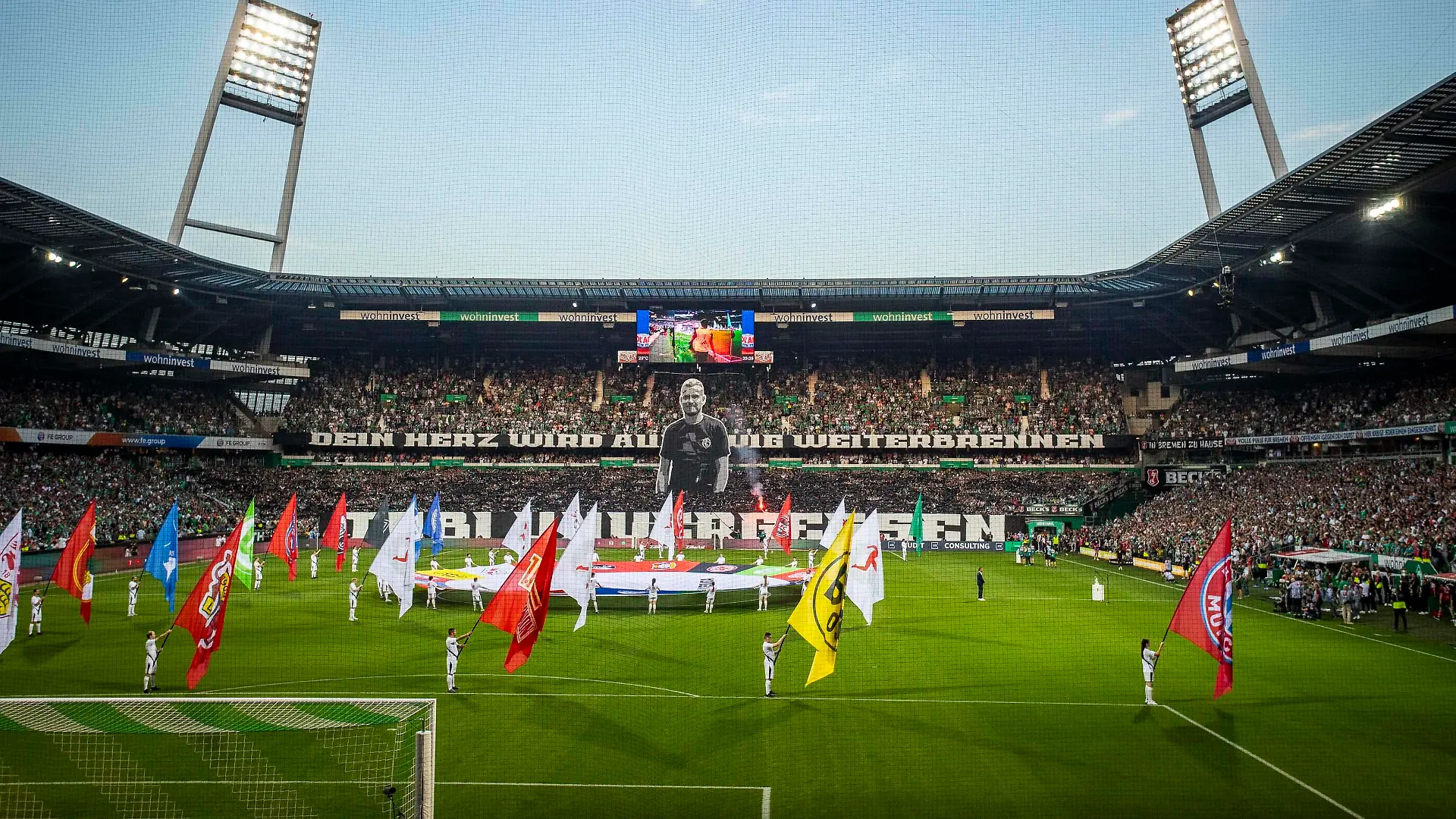 GER, 1.FBL, SV Werder Bremen vs FC Bayern München / 18.08.2023, wohninvest WESERSTADION, GER, 1.FBL, SV Werder Bremen vs FC Bayern München im Bild Blick ins wohninvest WESERSTADION, Die Bundesliga Saison 2023 / 2024 wird mit einer feierlichen Zeremonie eröffnet / Choreographie der Werder Fans *** GER, 1 FBL, SV Werder Bremen vs FC Bayern Munich 18 08 2023, wohninvest WESERSTADION, GER, 1 FBL, SV Werder Bremen vs FC Bayern Munich in picture View into the wohninvest WESERSTADION, The Bundesliga season 2023 2024 will be opened with a festive ceremony Choreography of Werder fans nordphotoxGmbHx/xRauch nph00251
