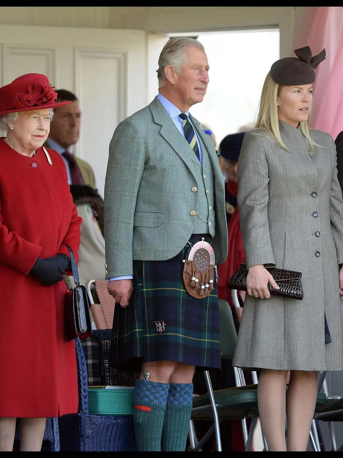   05/09/2015. Braemar, Aberdeenshire, United Kingdom. Queen Elizabeth II arrives with the Duke of Edinburgh, Prince of Wales and Peter and Autumn Phillips . PUBLICATIONxINxGERxSUIxAUTxHUNxONLY xAndrewxParsonsx/xi-Imagesx IIM-10953-0021