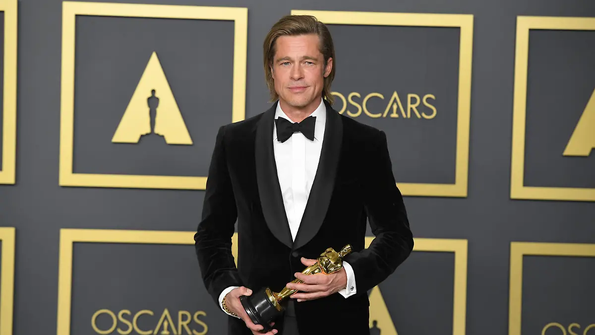 Laura Dern, winner of the Actress in a Supporting Role award for "Marriage Story", celebrates in the press room during the 92nd Annual Academy Awards at Hollywood and Highland on February 09, 2020 in Hollywood, California.
Pictured: Laura Dern,Brad Pitt
Ref: SPL5147814 090220 NON-EXCLUSIVE
Picture by: SplashNews.com
Splash News and Pictures
Los Angeles: 310-821-2666
New York: 212-619-2666
London: +44 (0)20 7644 7656
Berlin: +49 175 3764 166
photodesk@splashnews.com
World Rights, No France Rights