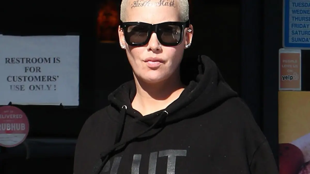 Amber Rose mit ihrem neuen Gesichtstattoo.