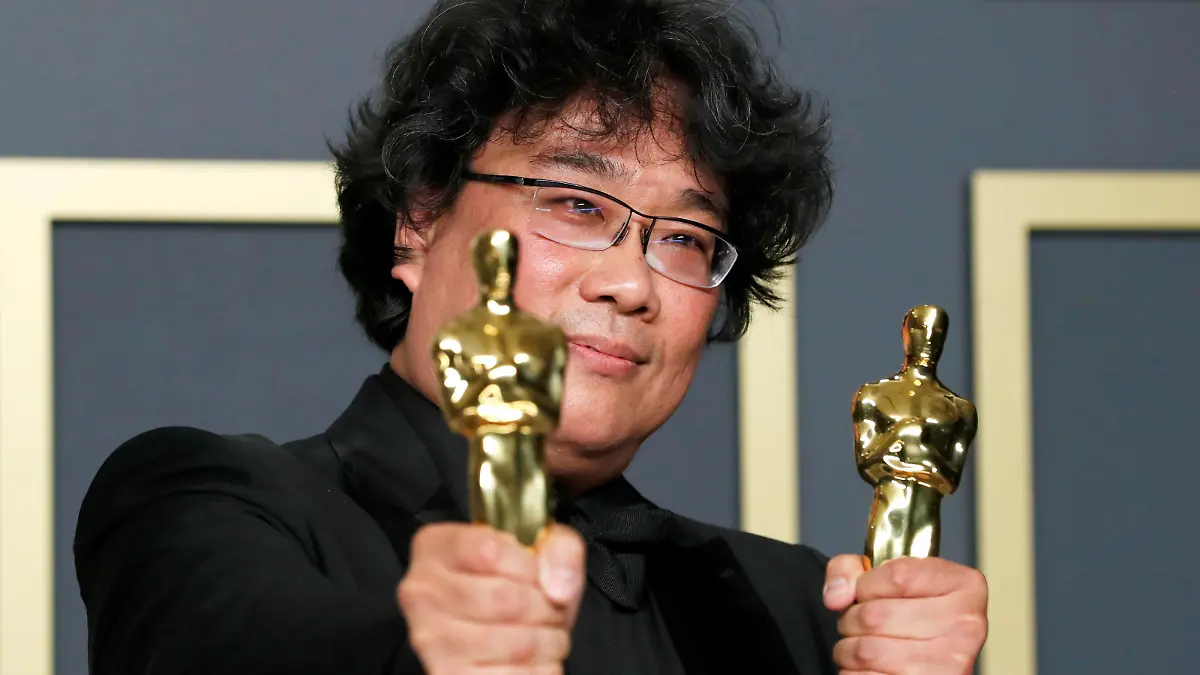 Bong Joon Ho poses with his Oscars for Best Picture and Best Director for "Parasite" in the photo room during the 92nd Academy Awards in Hollywood, Los Angeles, California, U.S., February 9, 2020. REUTERS/Lucas Jackson