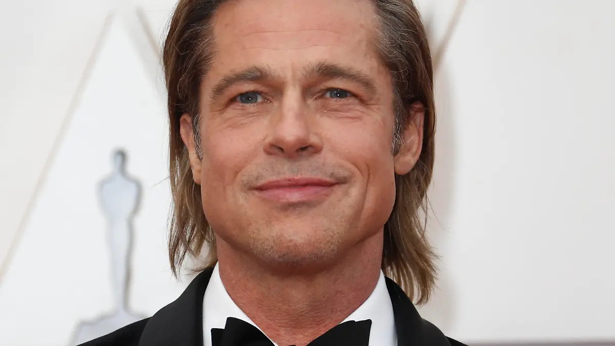 Brad Pitt poses on the red carpet during the Oscars arrivals at the 92nd Academy Awards in Hollywood, Los Angeles, California, U.S., February 9, 2020. REUTERS/Eric Gaillard