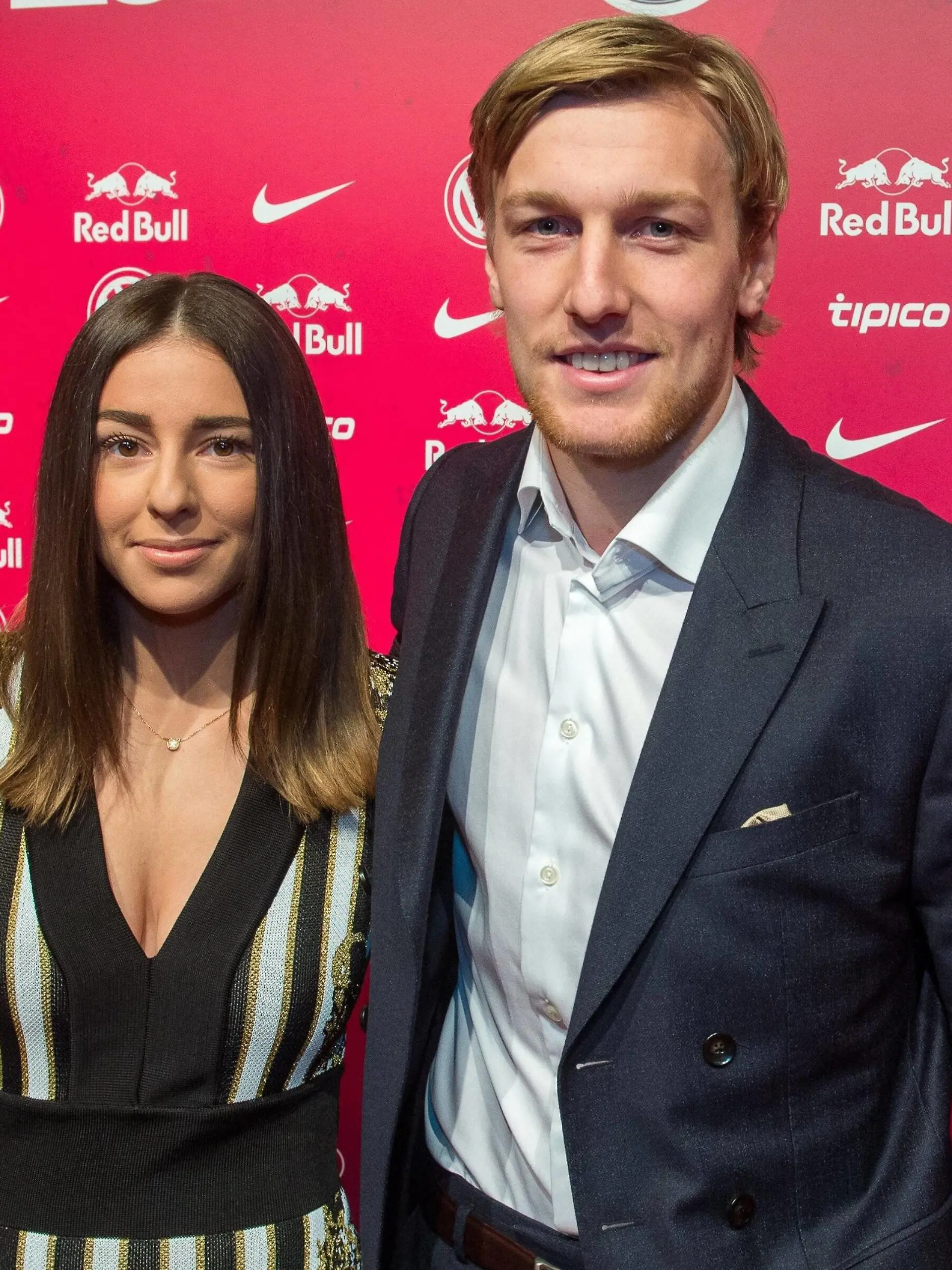  Offizielle Weihnachtsfeier des RB Leipzig in der Kongresshalle ZOO Leipzig im Bild: Emil Forsberg 10 mit Frau Shanga