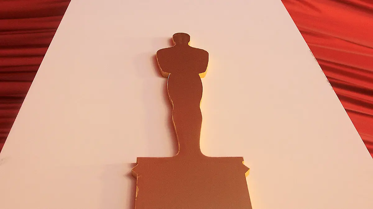 March 8, 2023, Los Angeles, California, USA: Pillars bearing an image of the Oscars statuette are installed in preparation for the 95th Academy Awards at the Dolby Theater in Hollywood, California on March 8, 2023. The Academy Awards Ceremony will take place on Sunday March 12, 2023. ARIANA RUIZ/PI (Credit Image: © Prensa Internacional via ZUMA Press Wire)